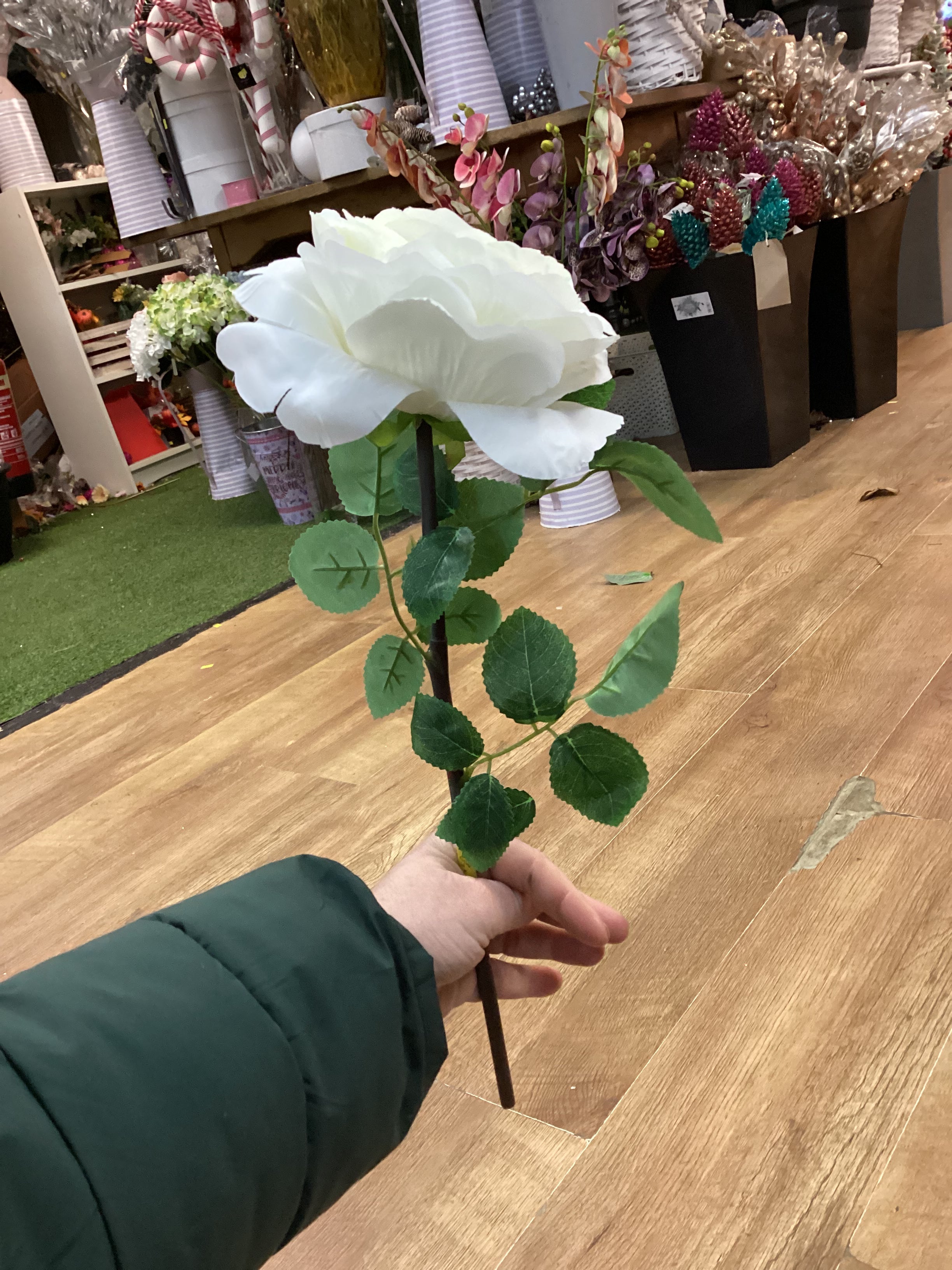 Medium length Ivory Tudor rose