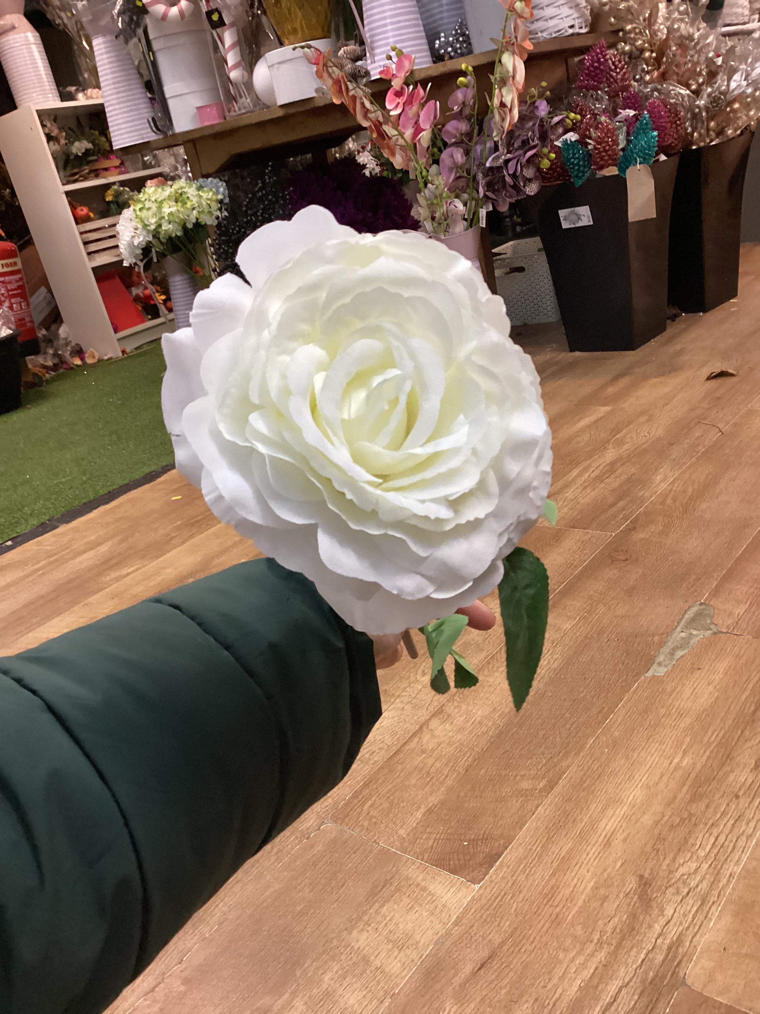 Medium length Ivory Tudor rose