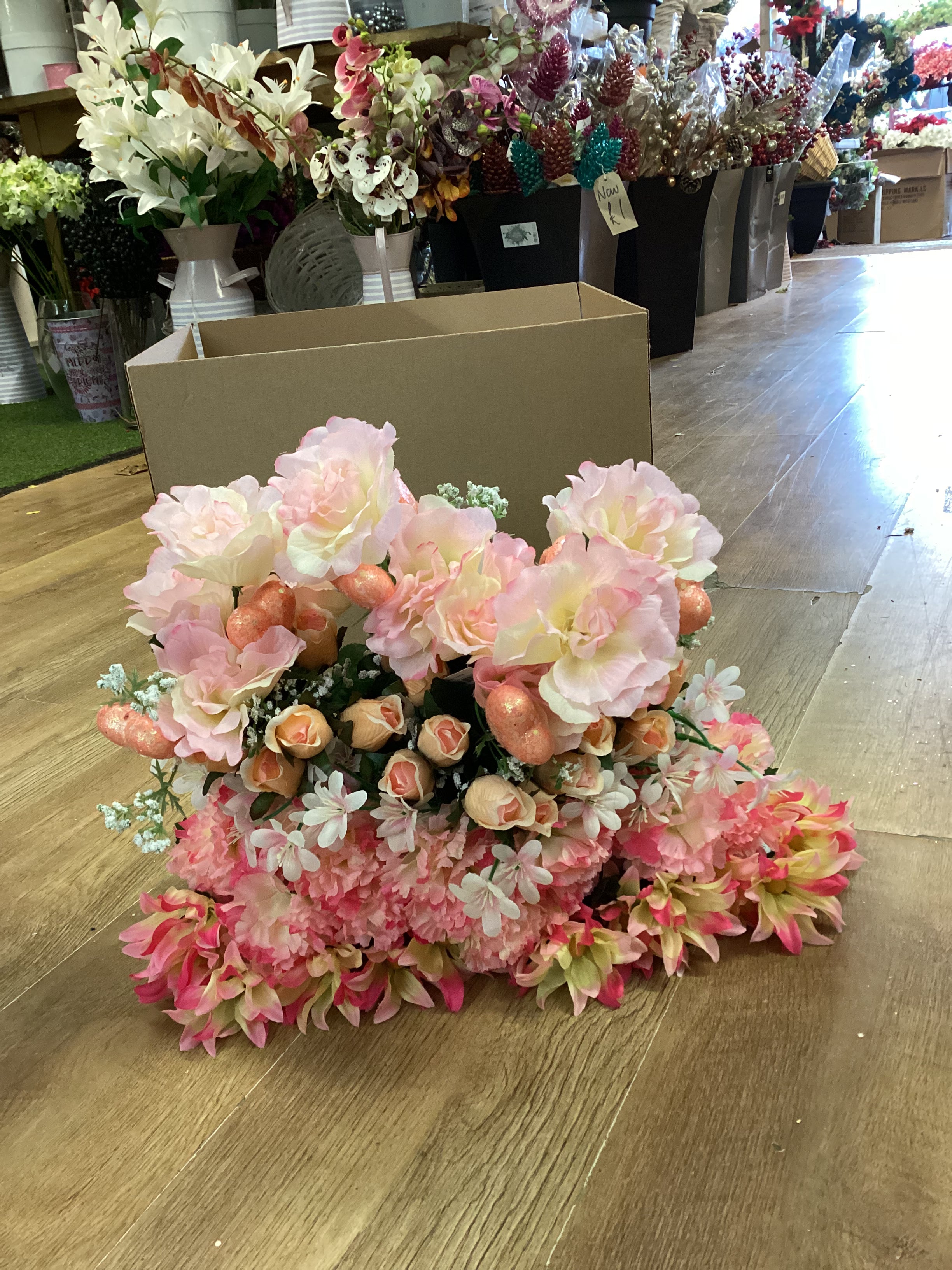 Box 11 - 20 bunches of flowers/foliage