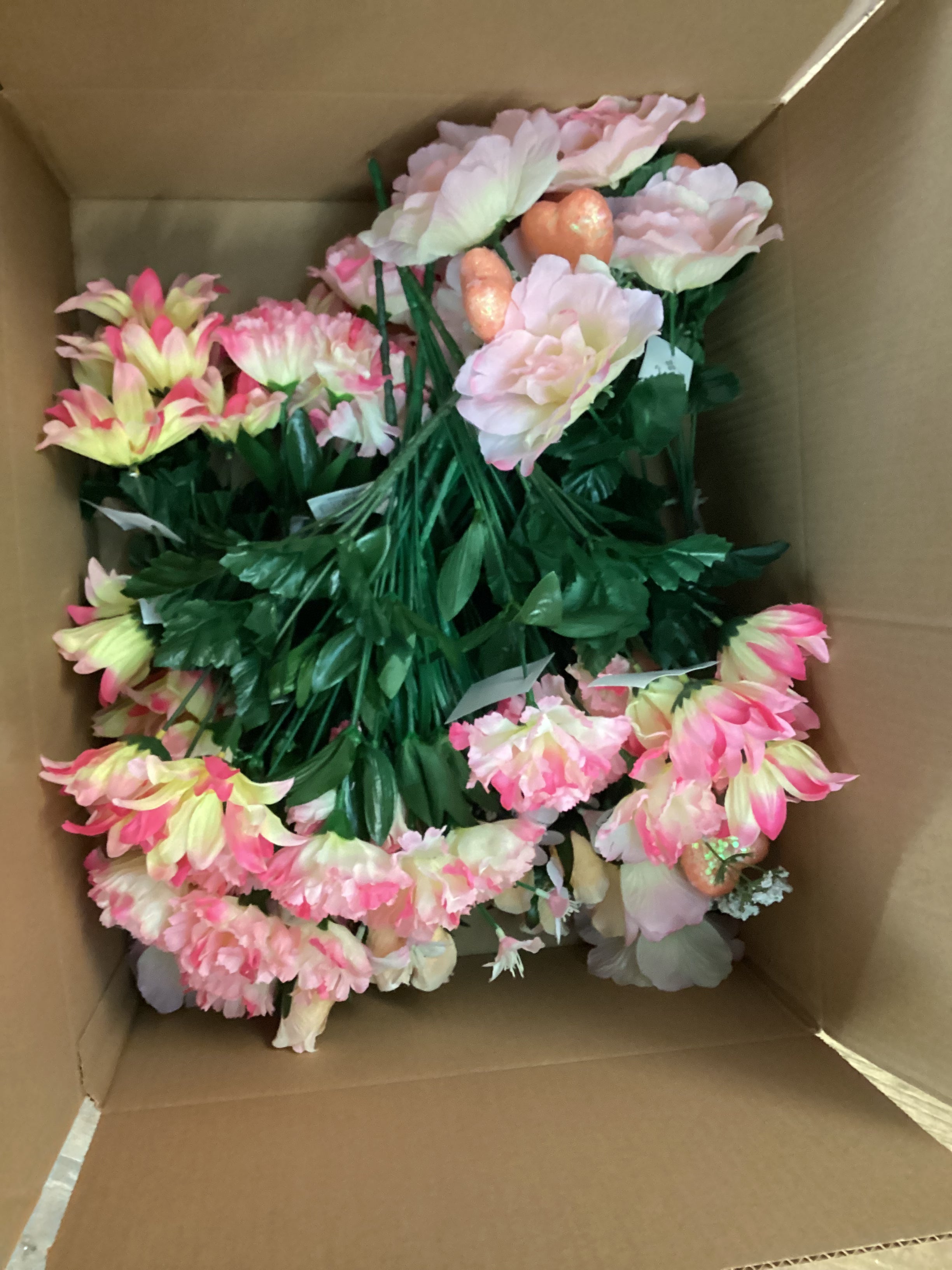 Box 11 - 20 bunches of flowers/foliage