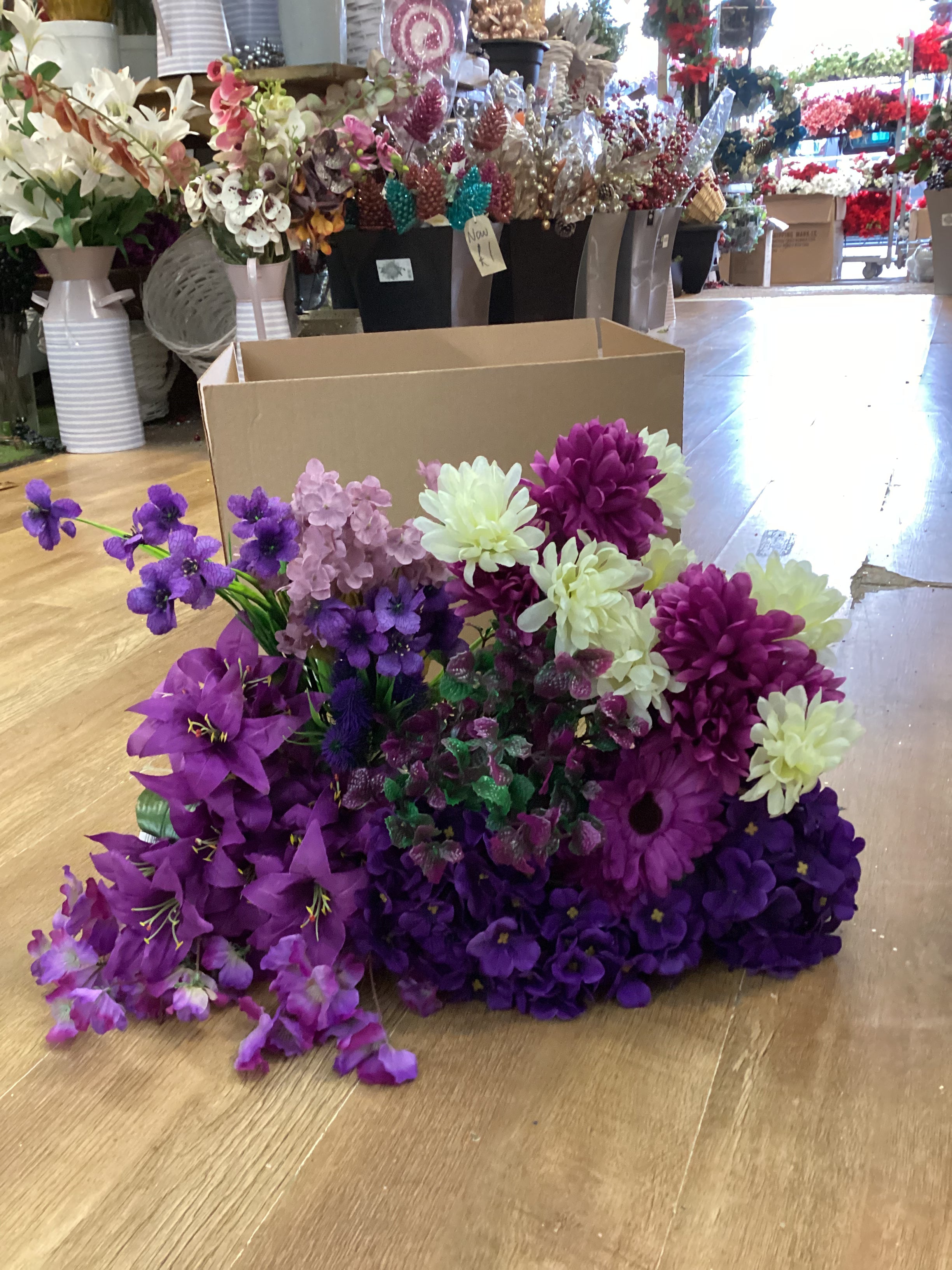 Box 13 - 20 bunches of flowers/foliage