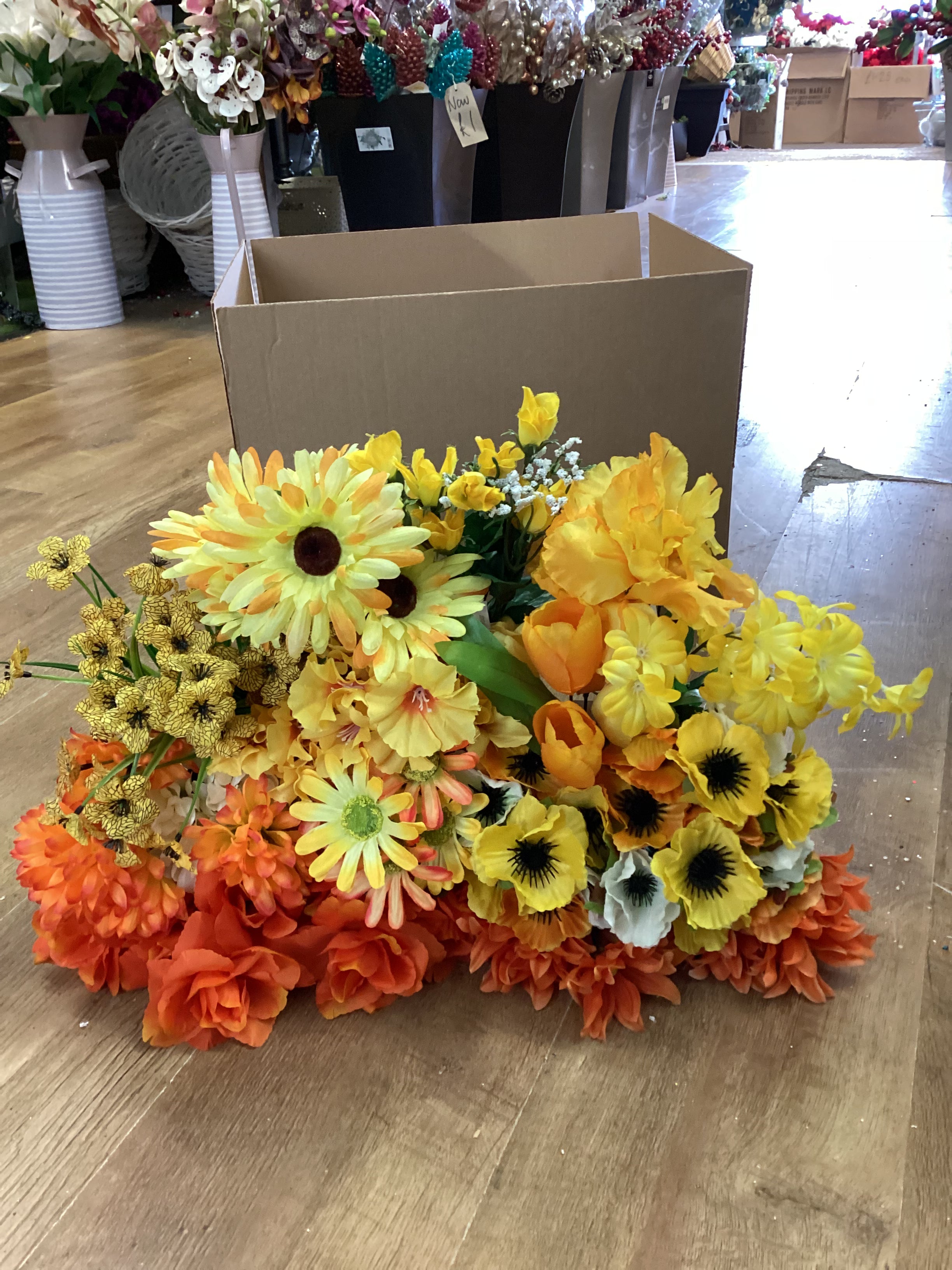 Box 15 - 20 bunches of flowers/foliage