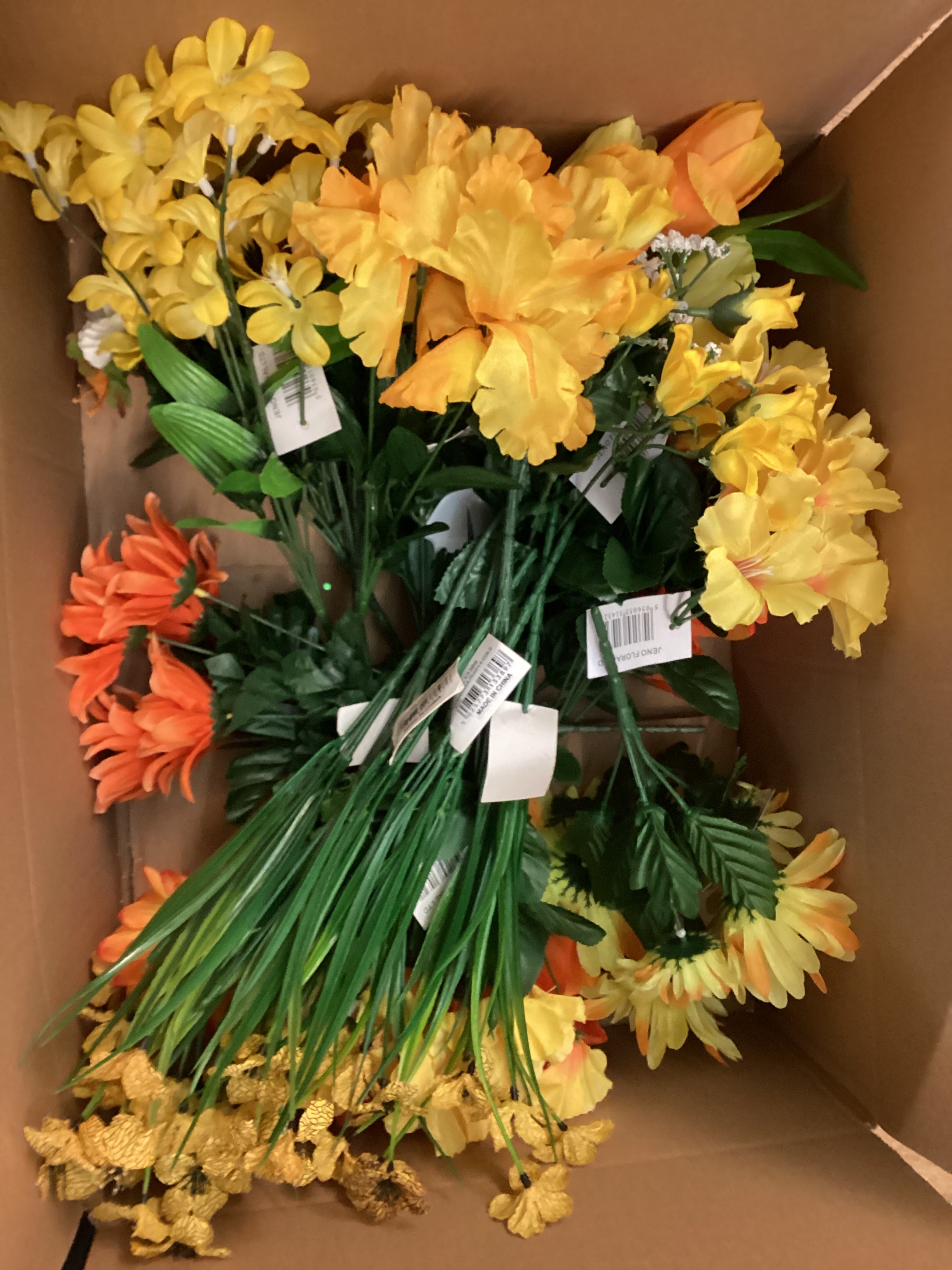 Box 15 - 20 bunches of flowers/foliage