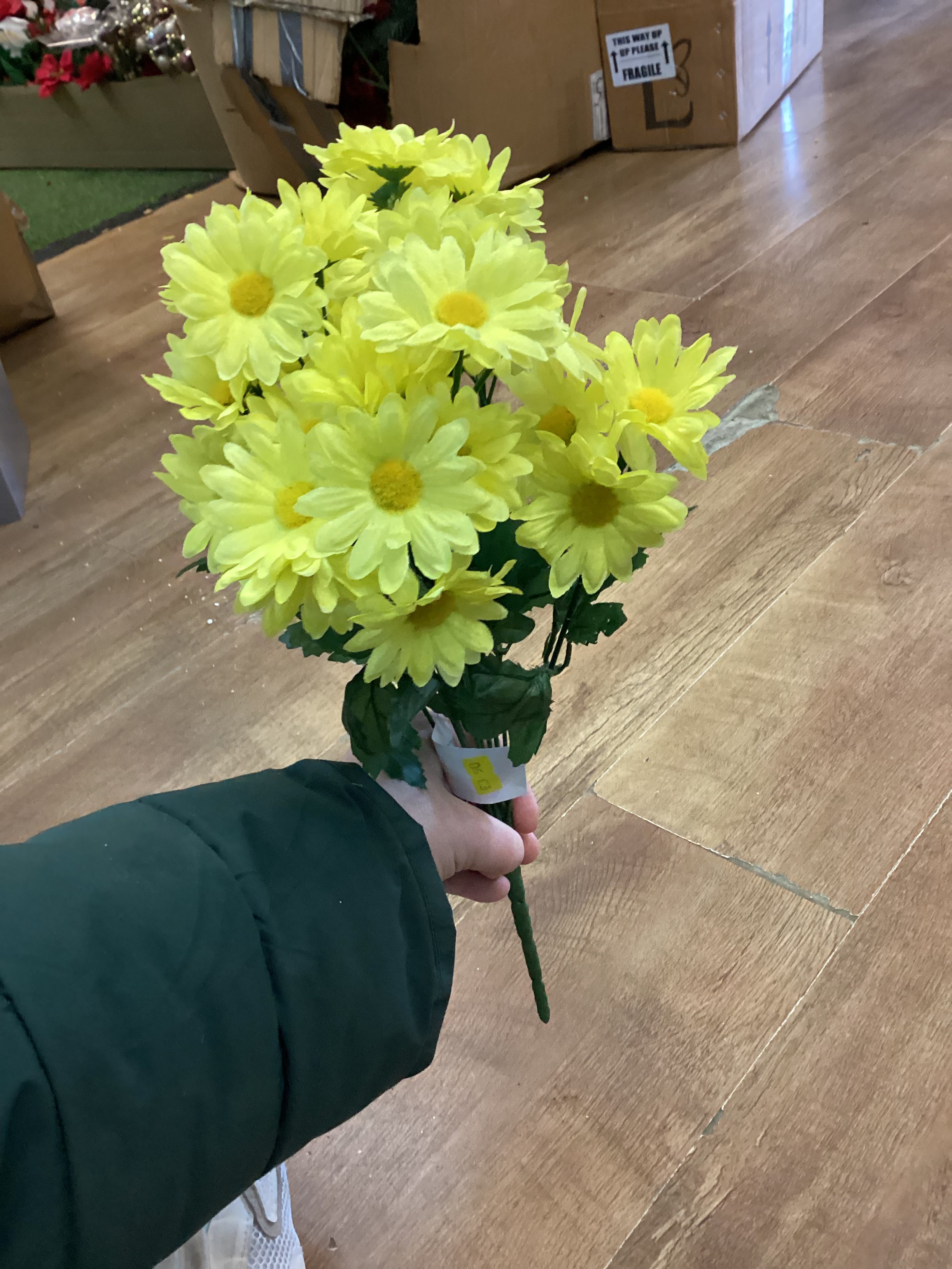 Large bunch yellow daisies
