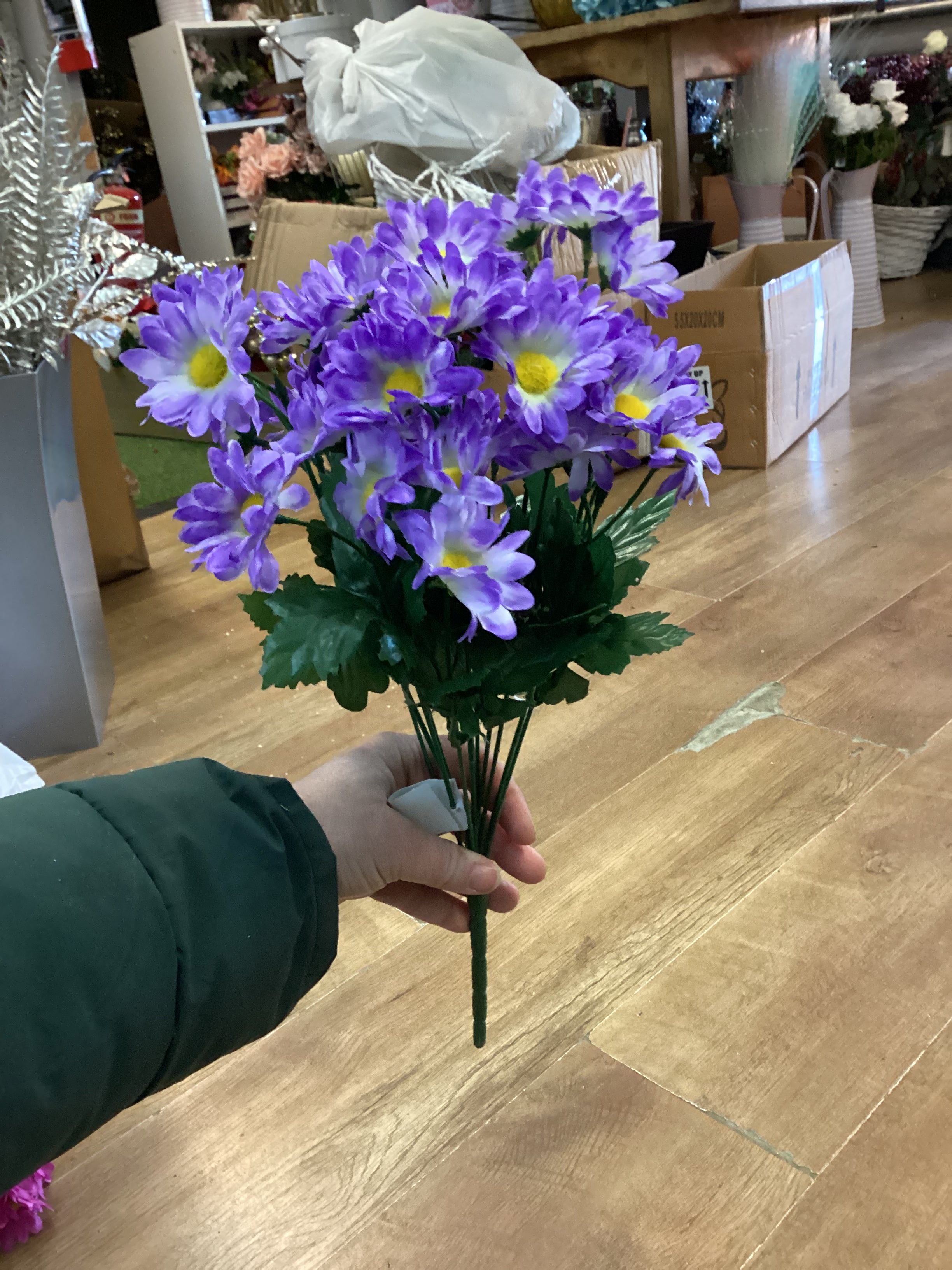 Large bunch lilac daisies