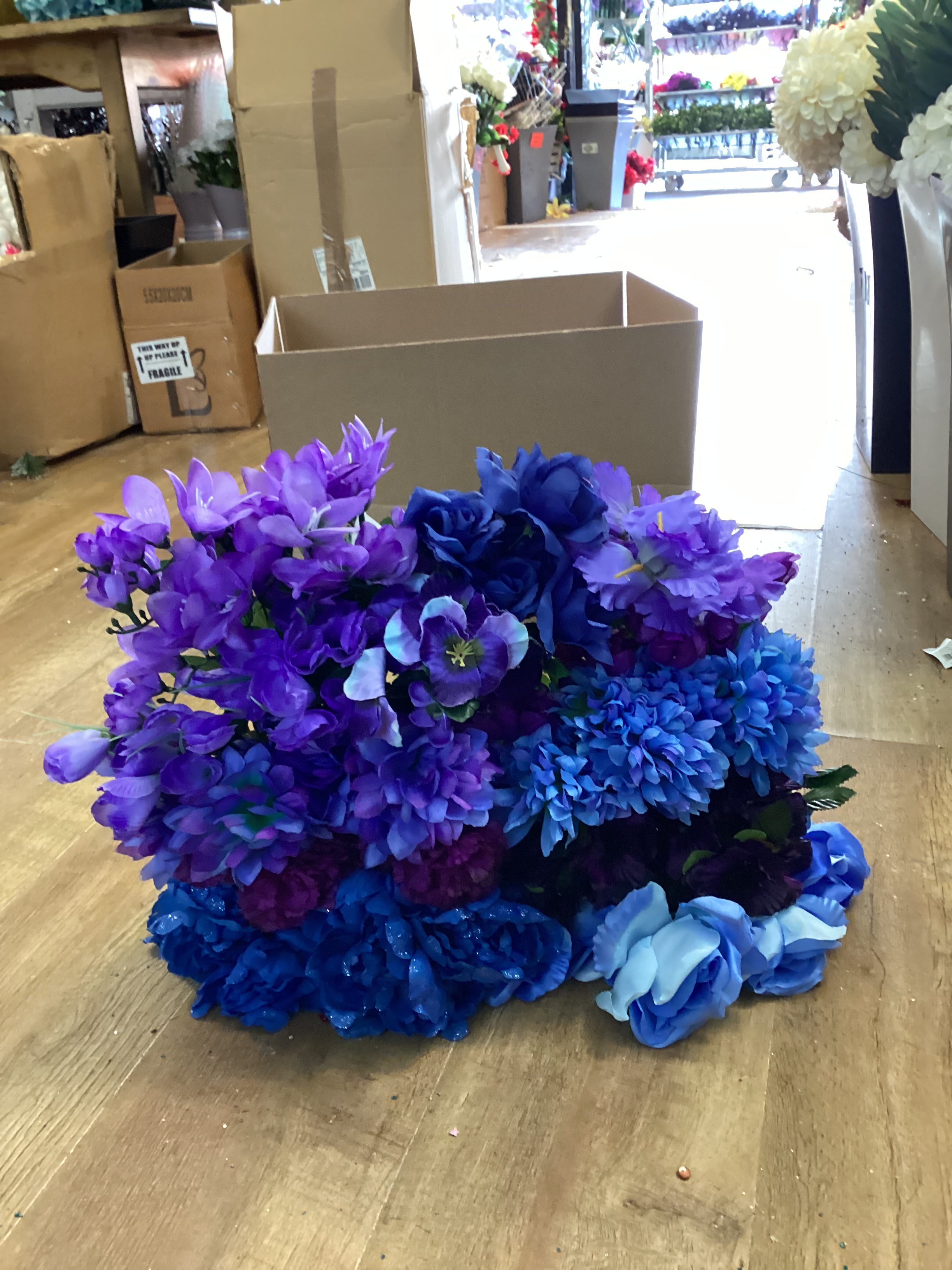 Box 13 - 20 bunches of flowers/foliage