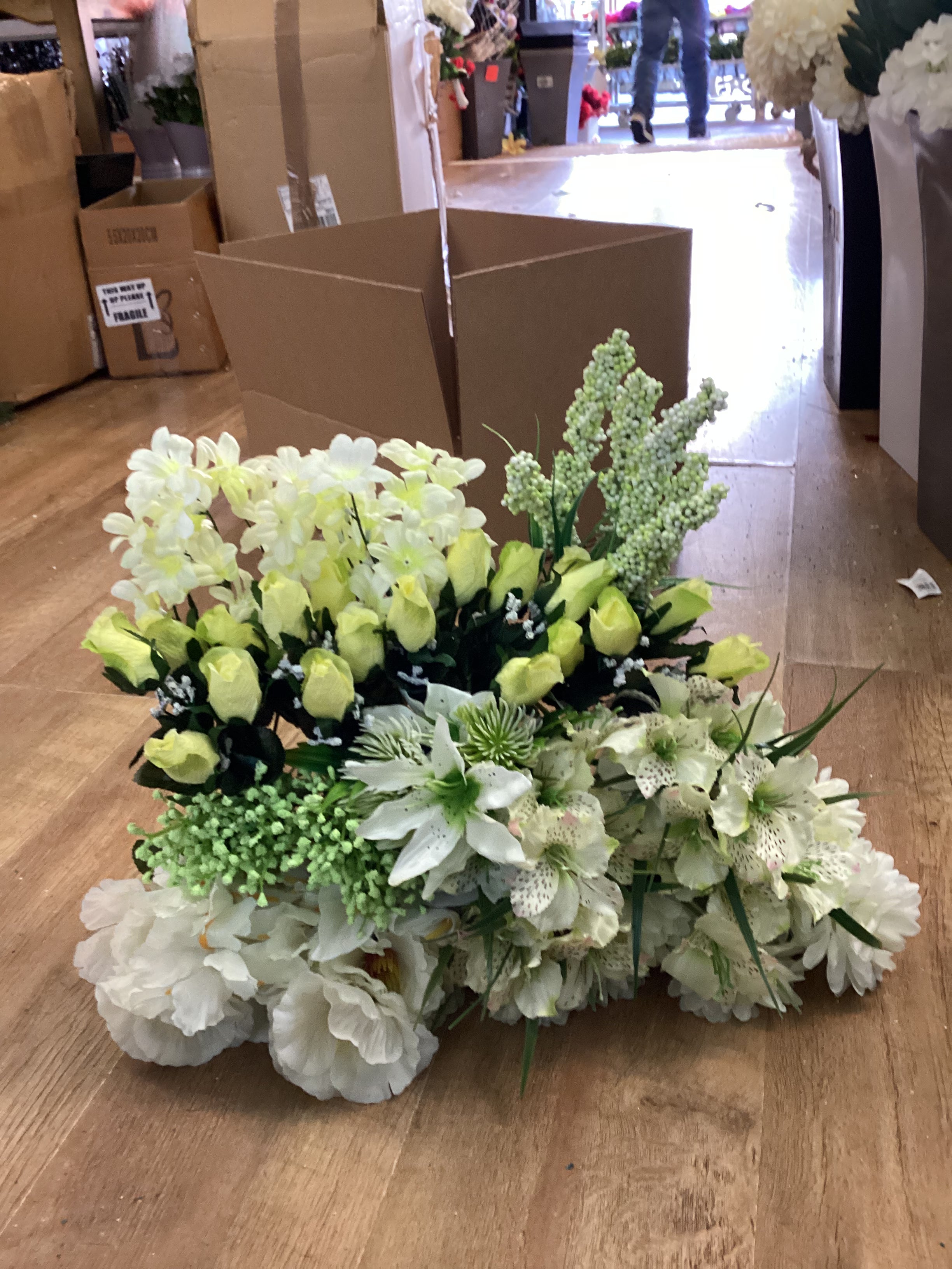 Box 15 - 20 bunches of flowers/foliage