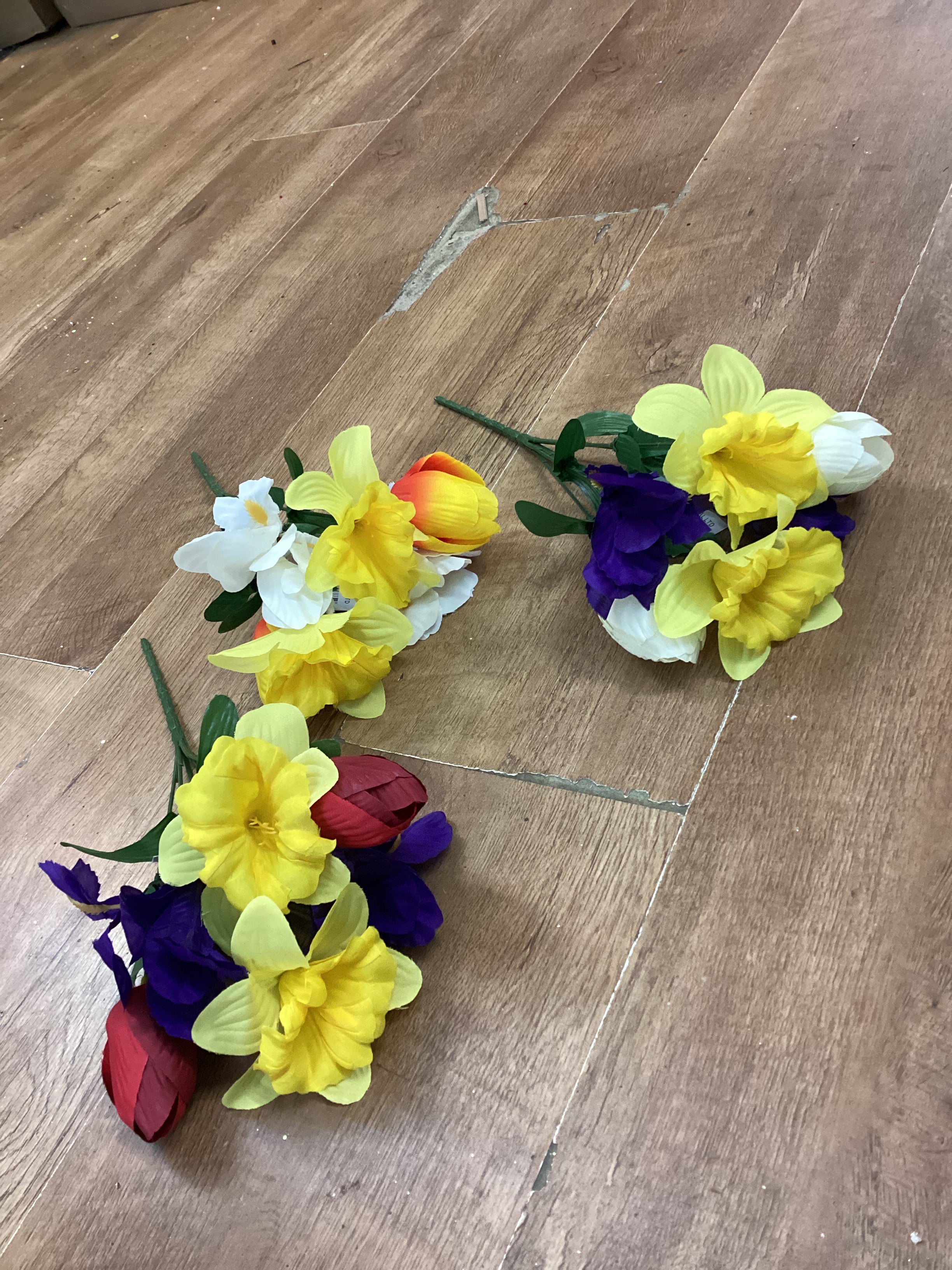 Daffodil/iris/tulip - 3 colours available