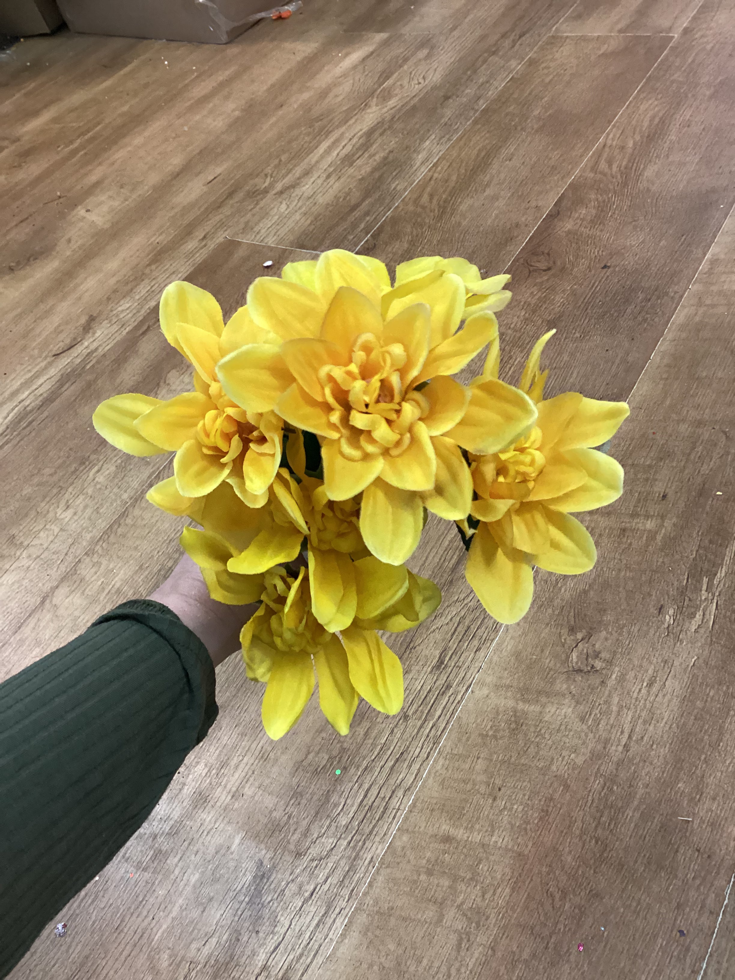 Dahlia bunch - 6 colours available