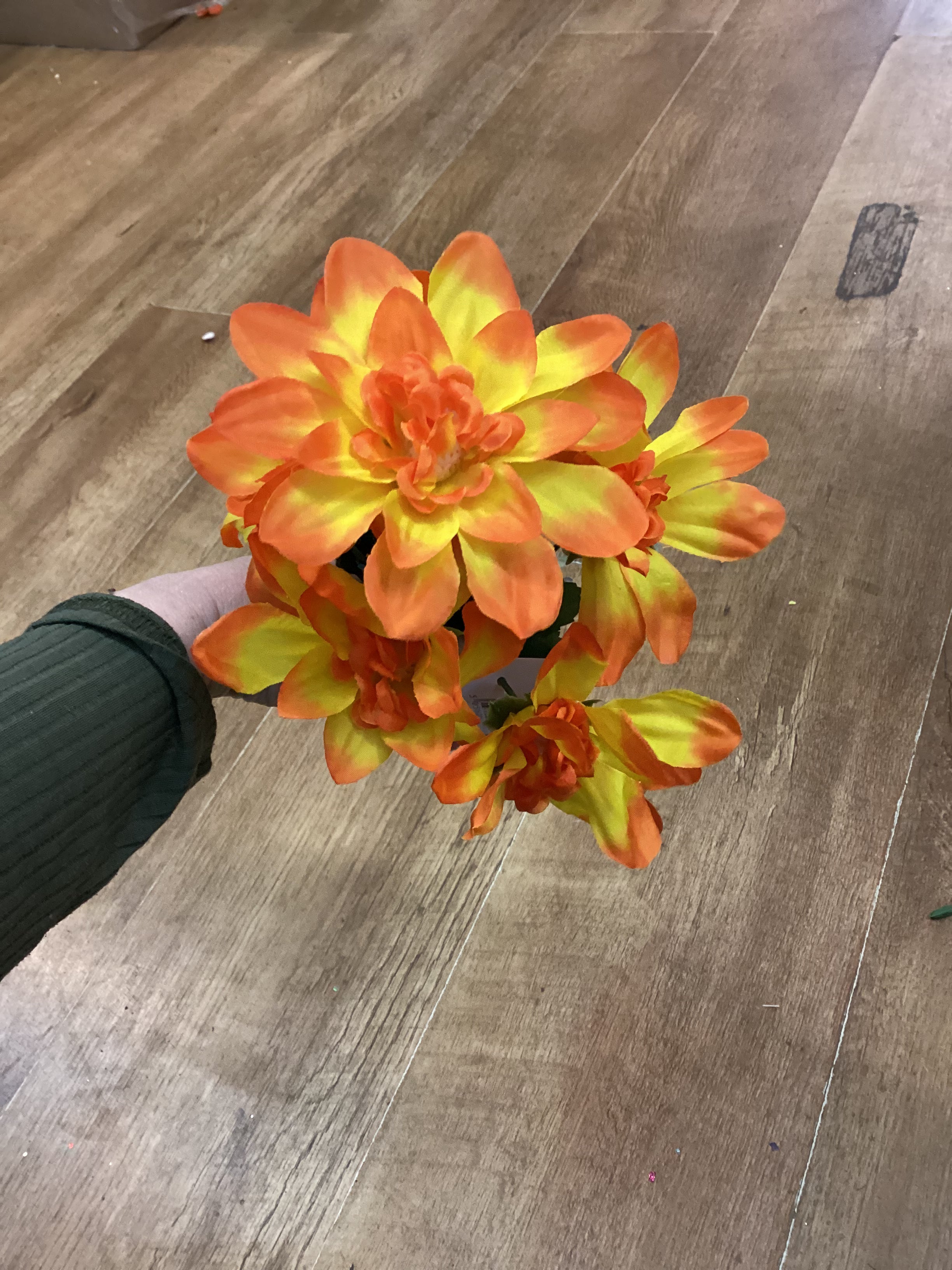Dahlia bunch - 6 colours available