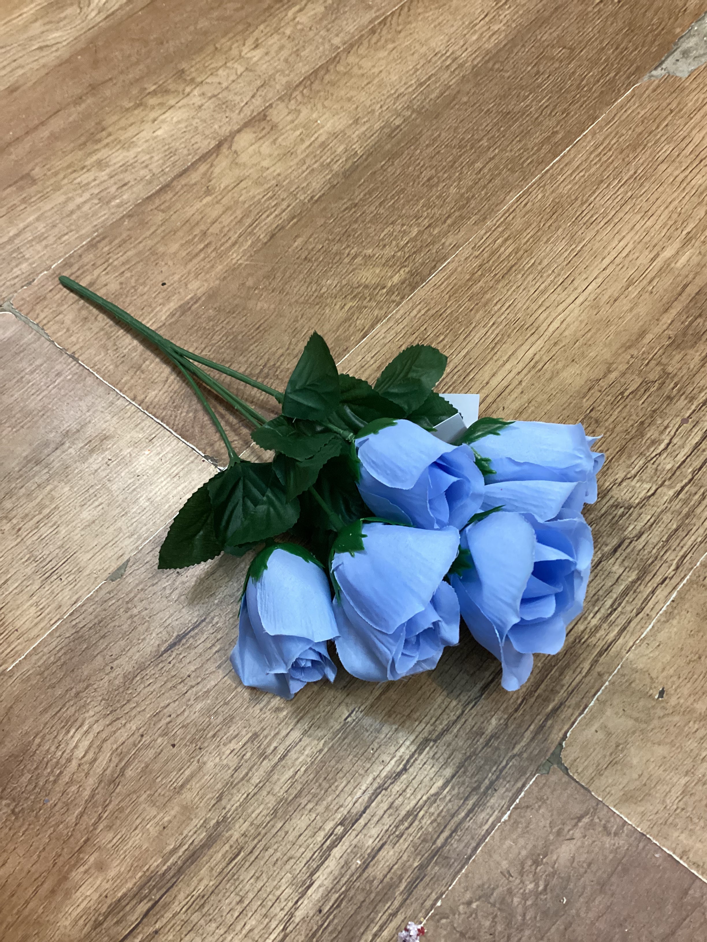 Closed rose bunch - 6 colours available
