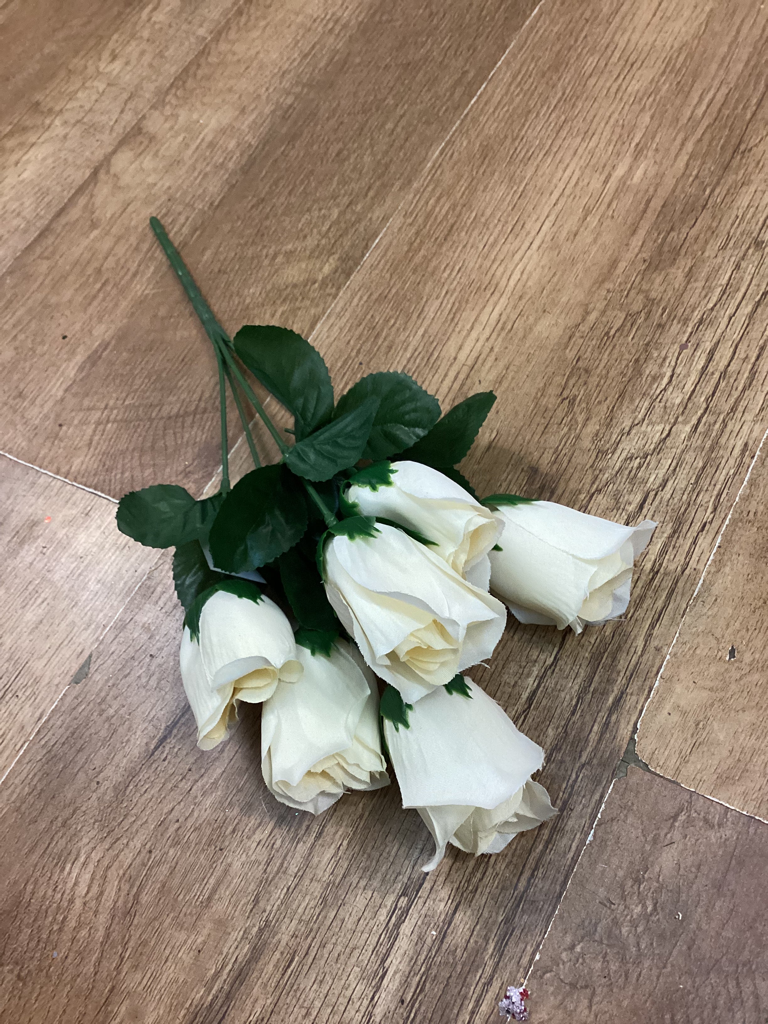 Closed rose bunch - 6 colours available
