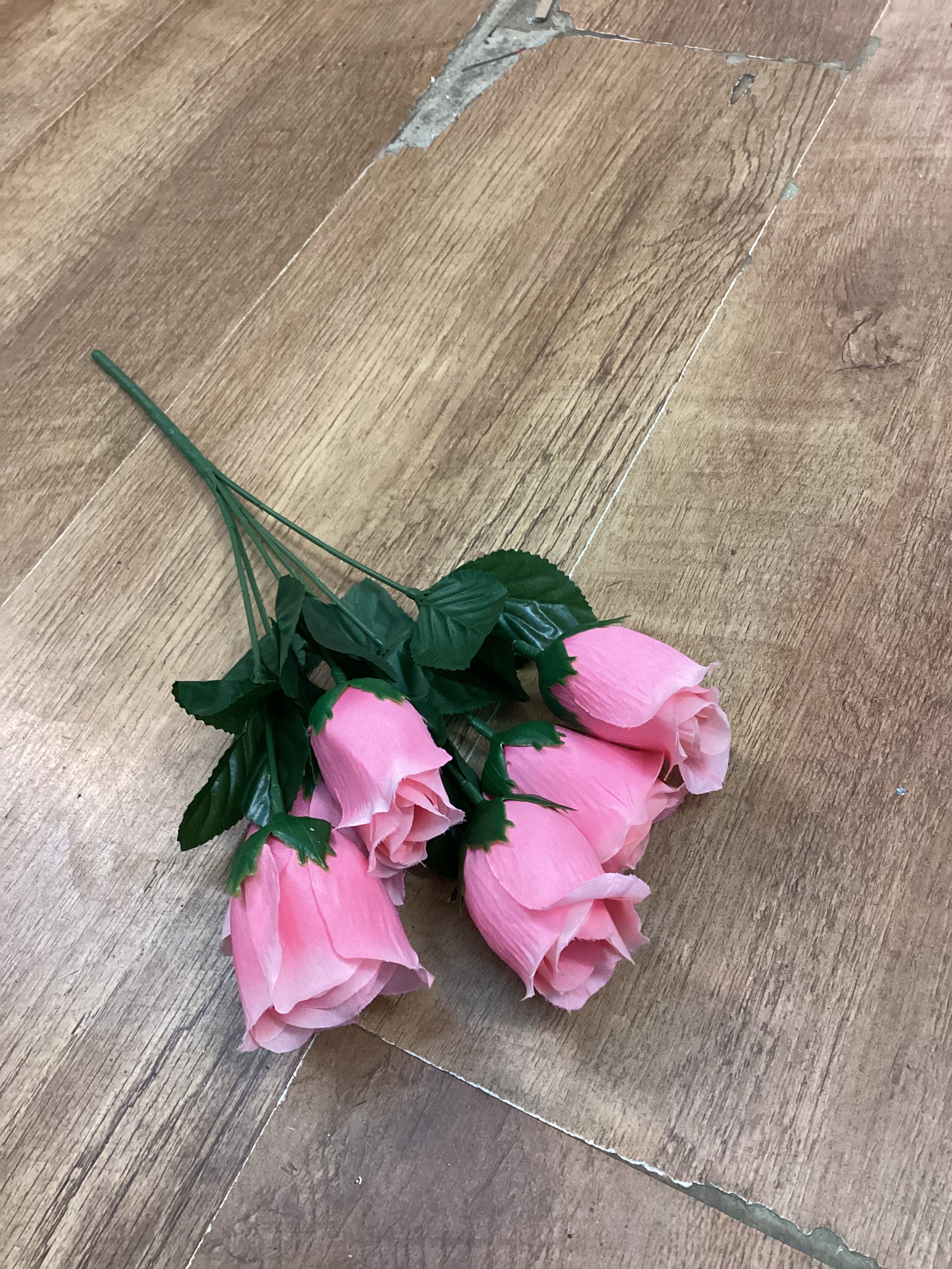Closed rose bunch - 6 colours available