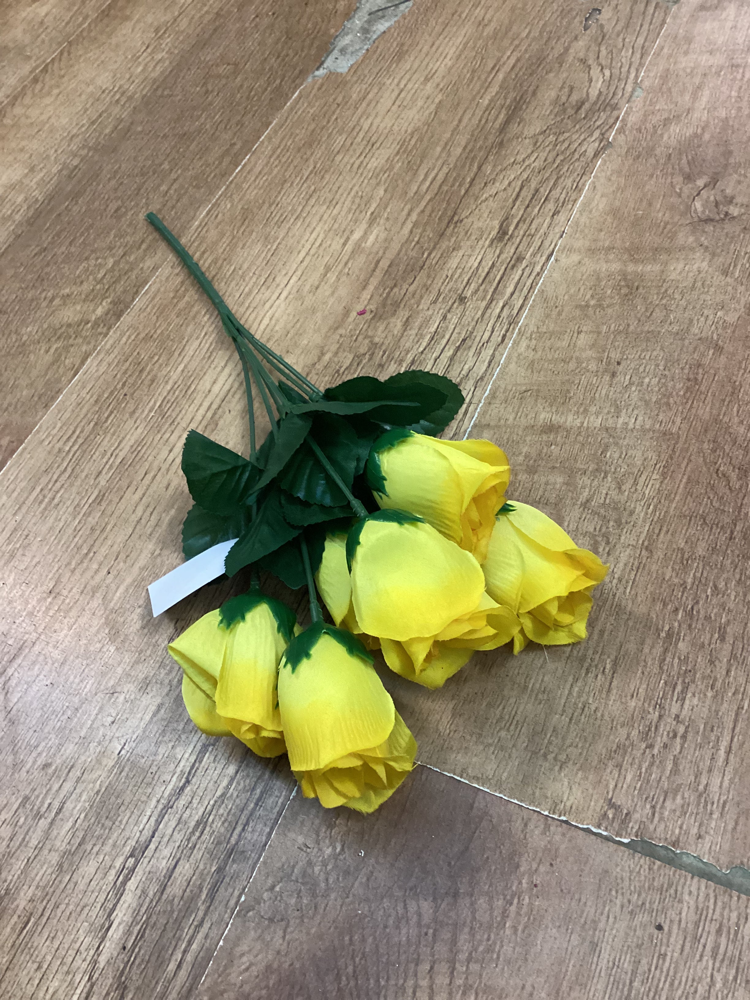 Closed rose bunch - 6 colours available