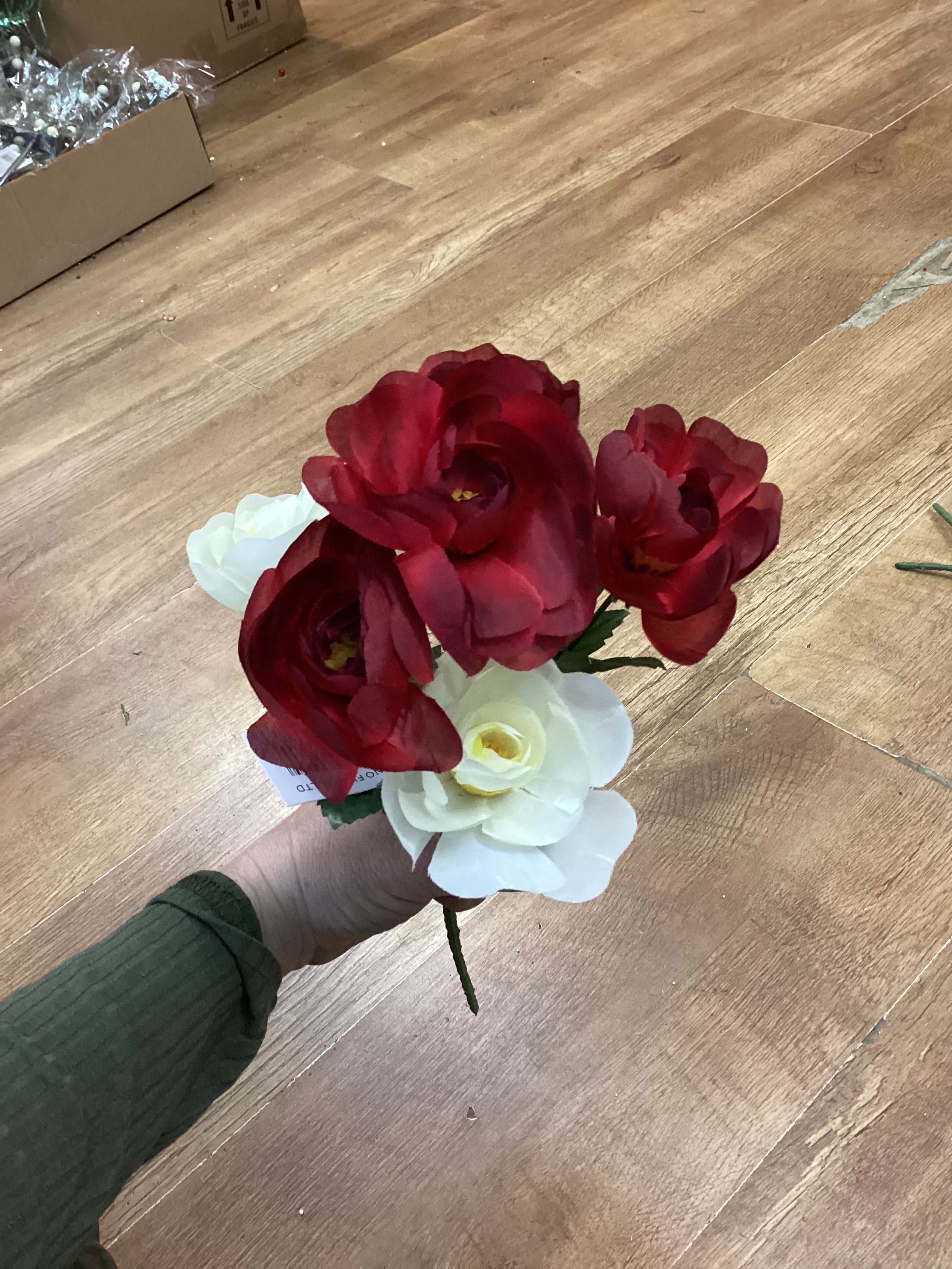 Ranunculus bunch - 6 colours available