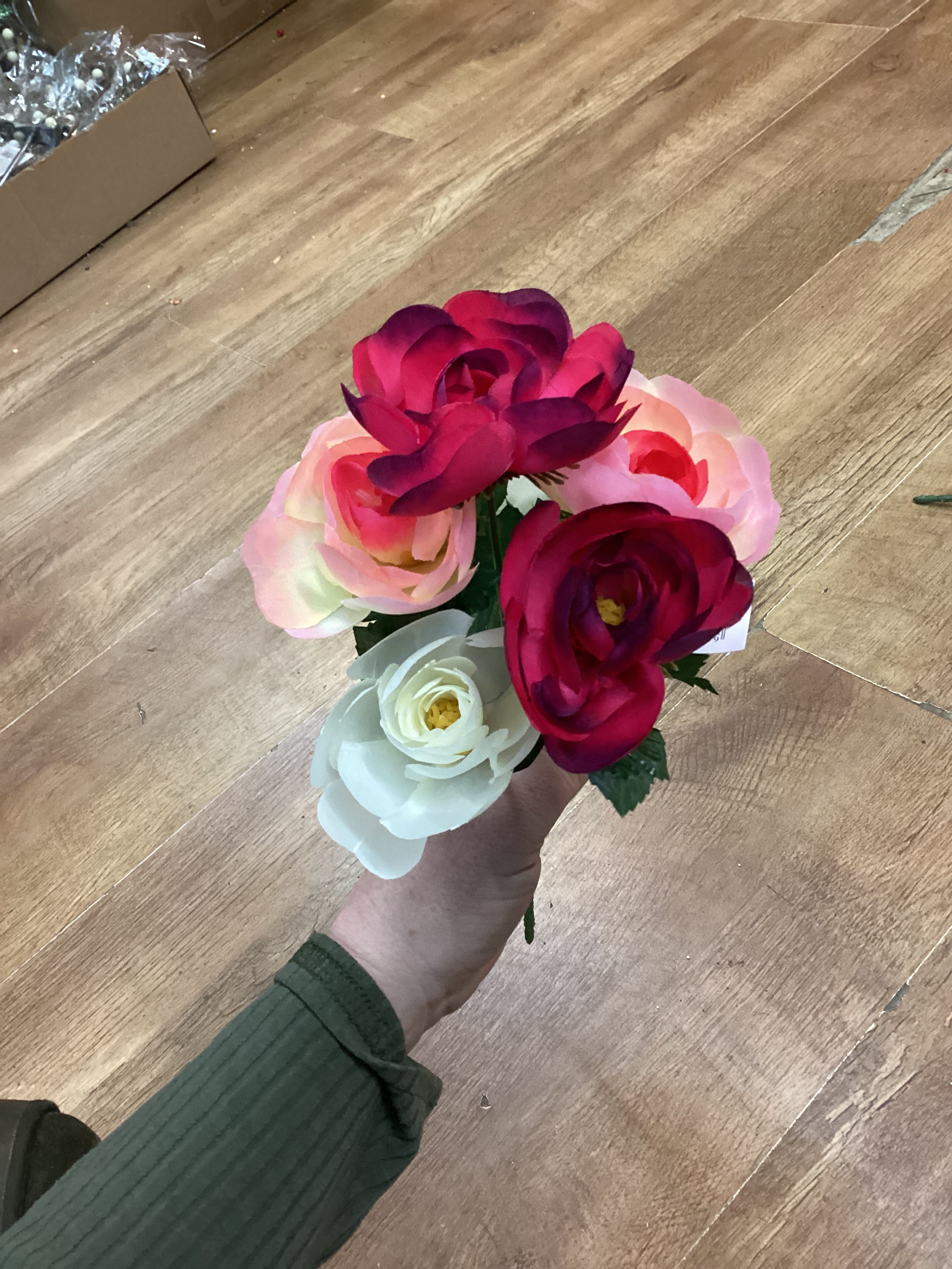 Ranunculus bunch - 6 colours available