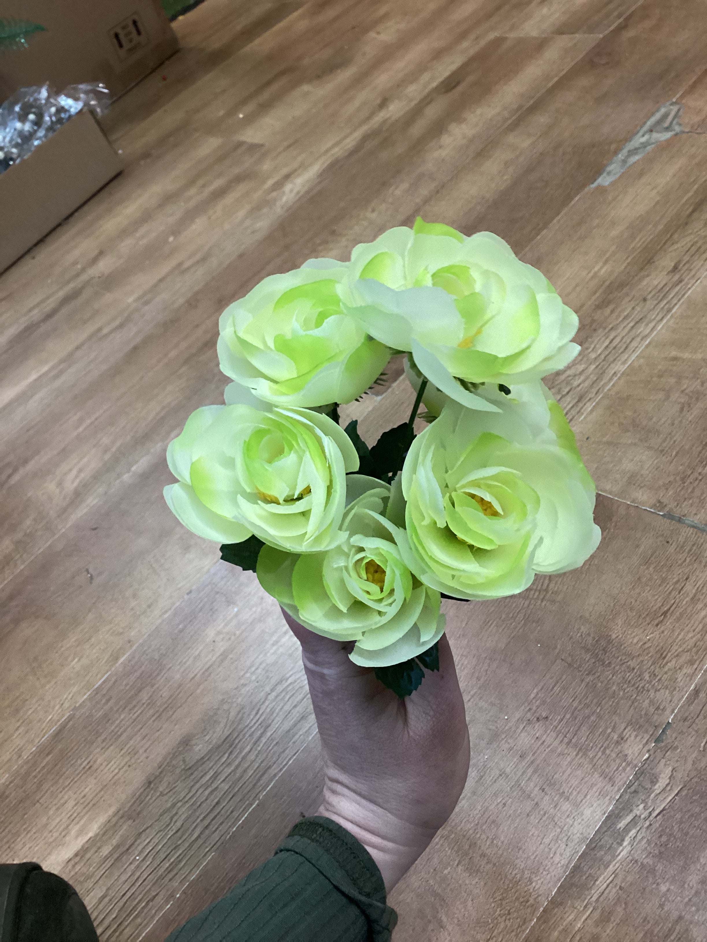 Ranunculus bunch - 6 colours available