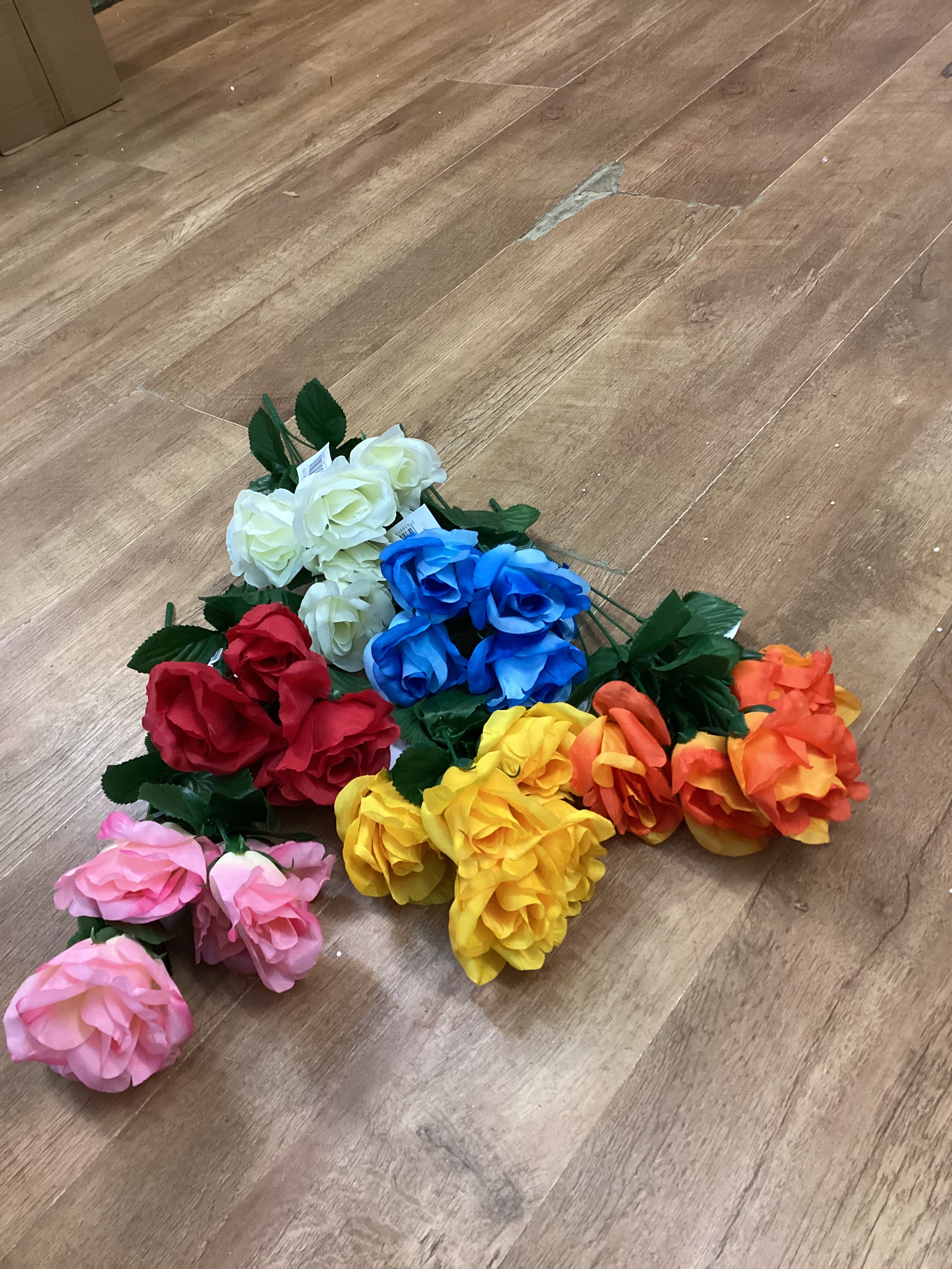 Open rose bunch - 6 colours available