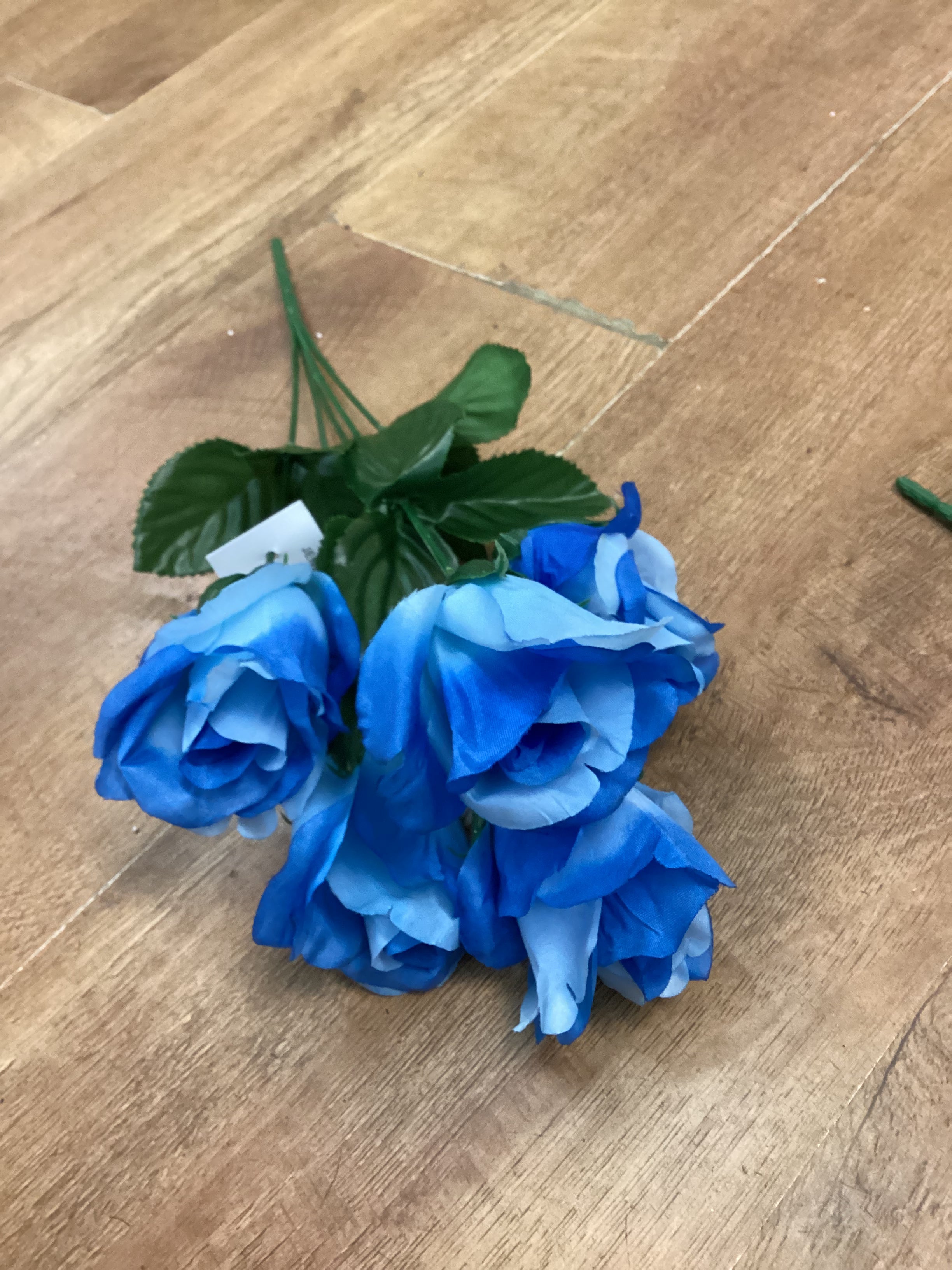 Open rose bunch - 6 colours available