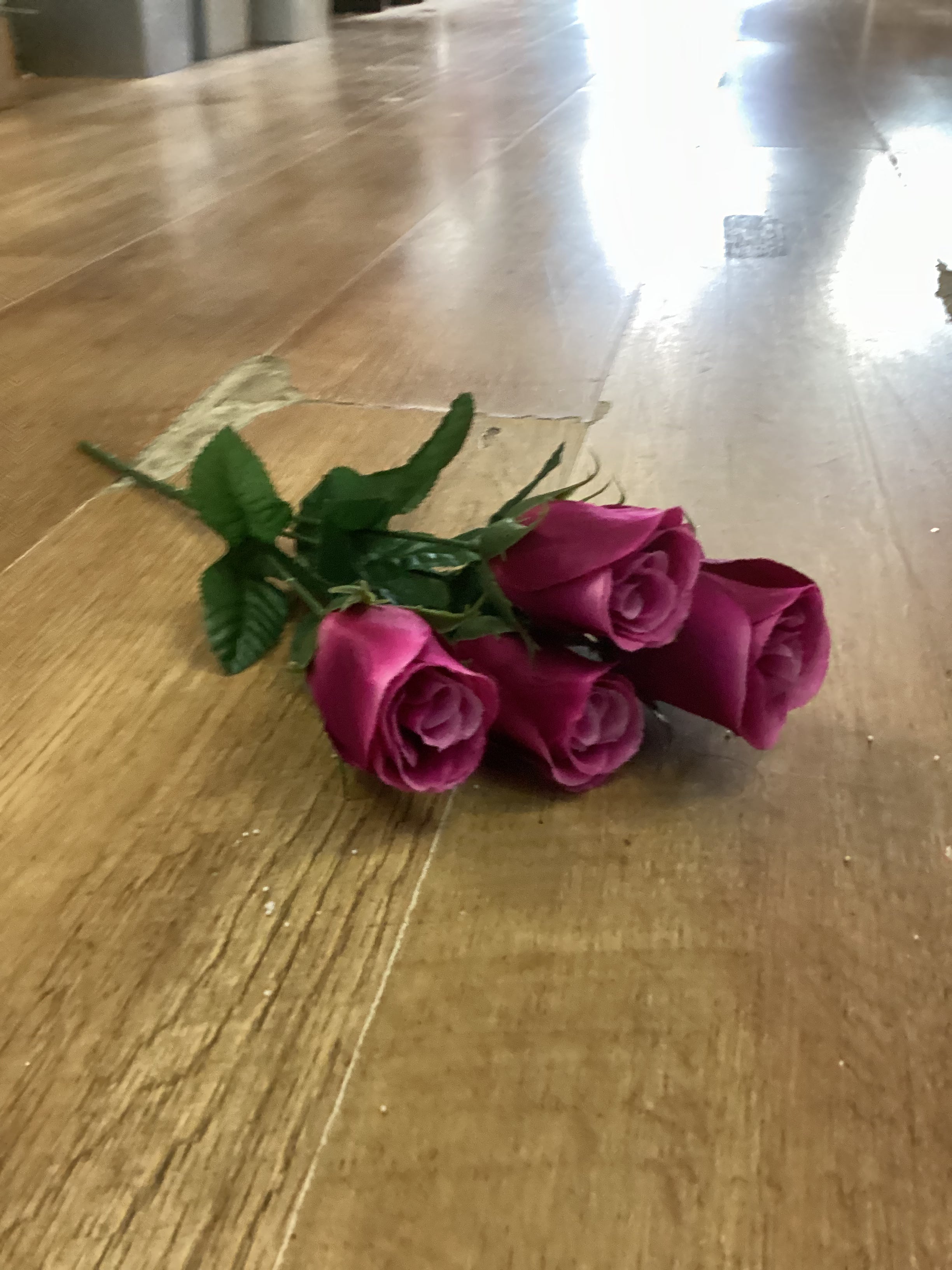 Closed rose bunch - 3 colours available