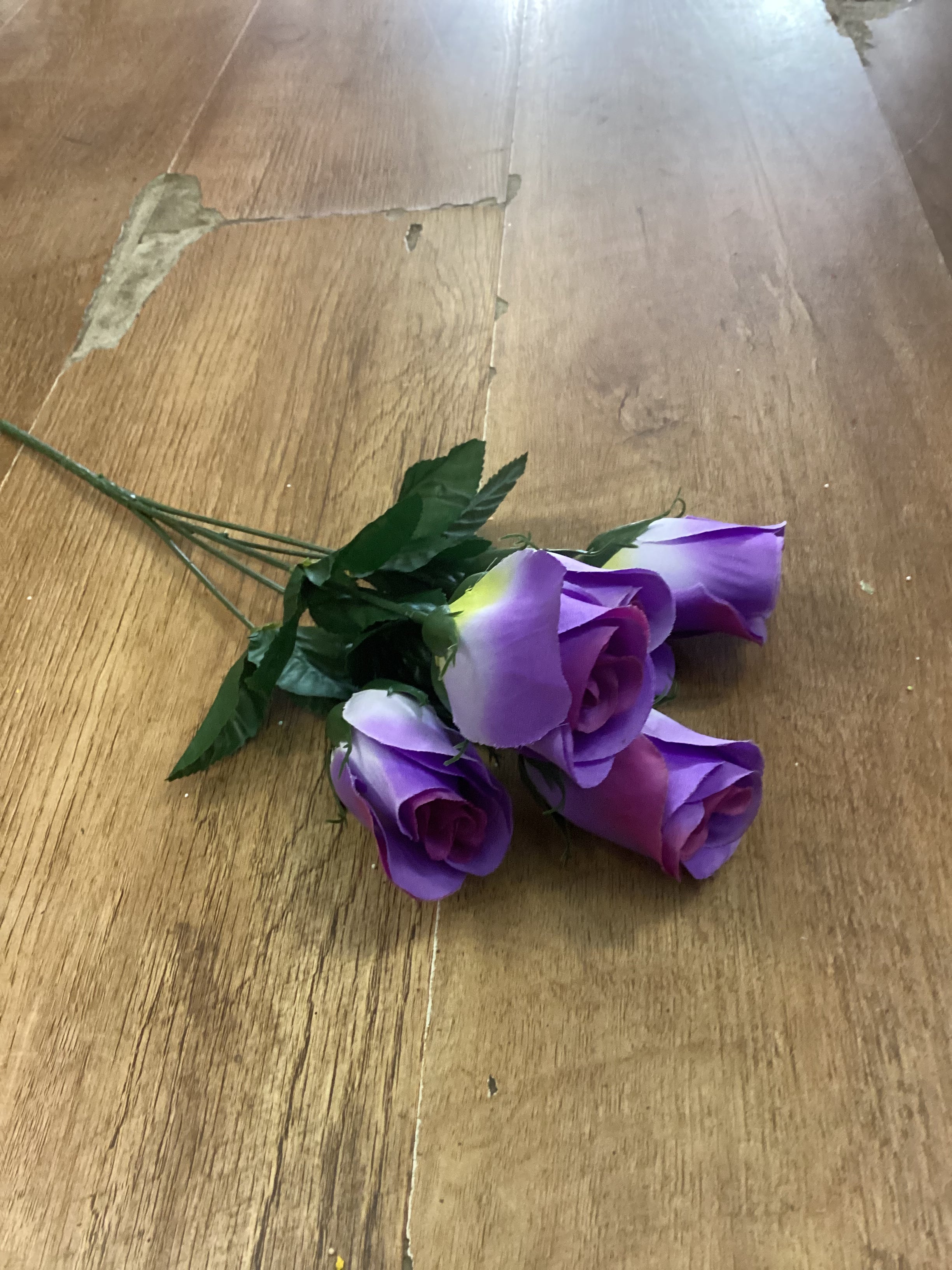 Closed rose bunch - 3 colours available