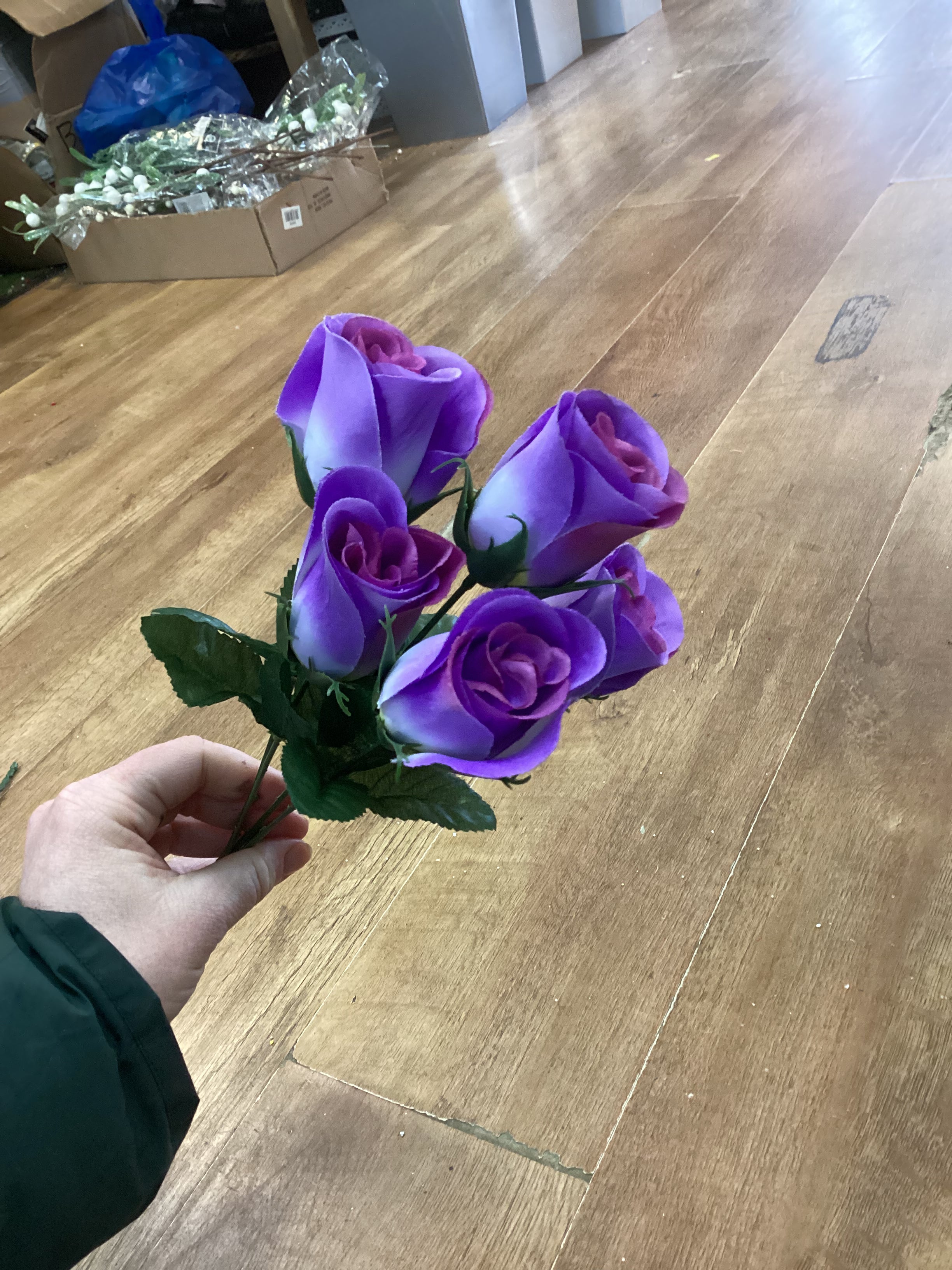 Closed rose bunch - 3 colours available