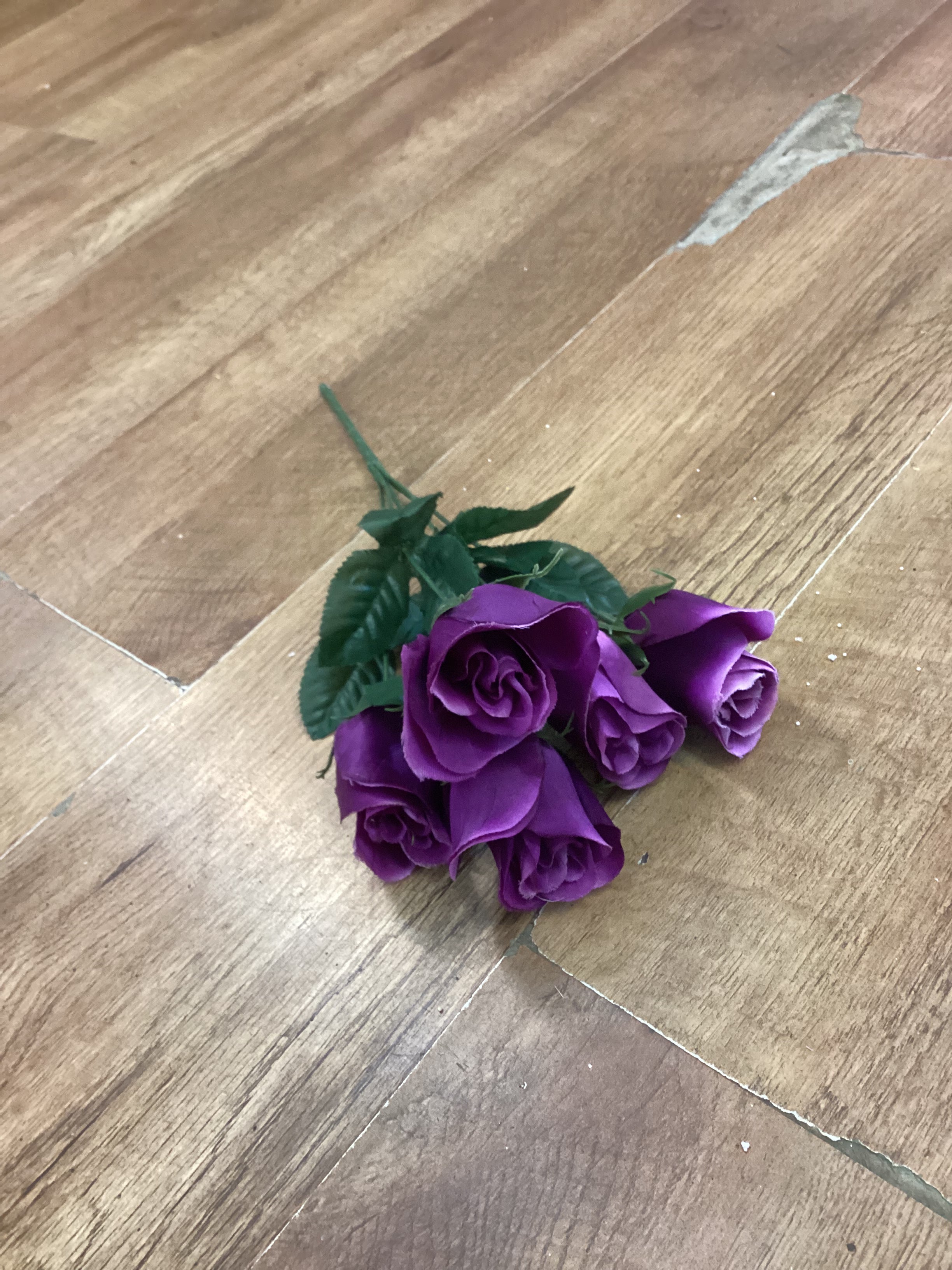 Closed rose bunch - 3 colours available