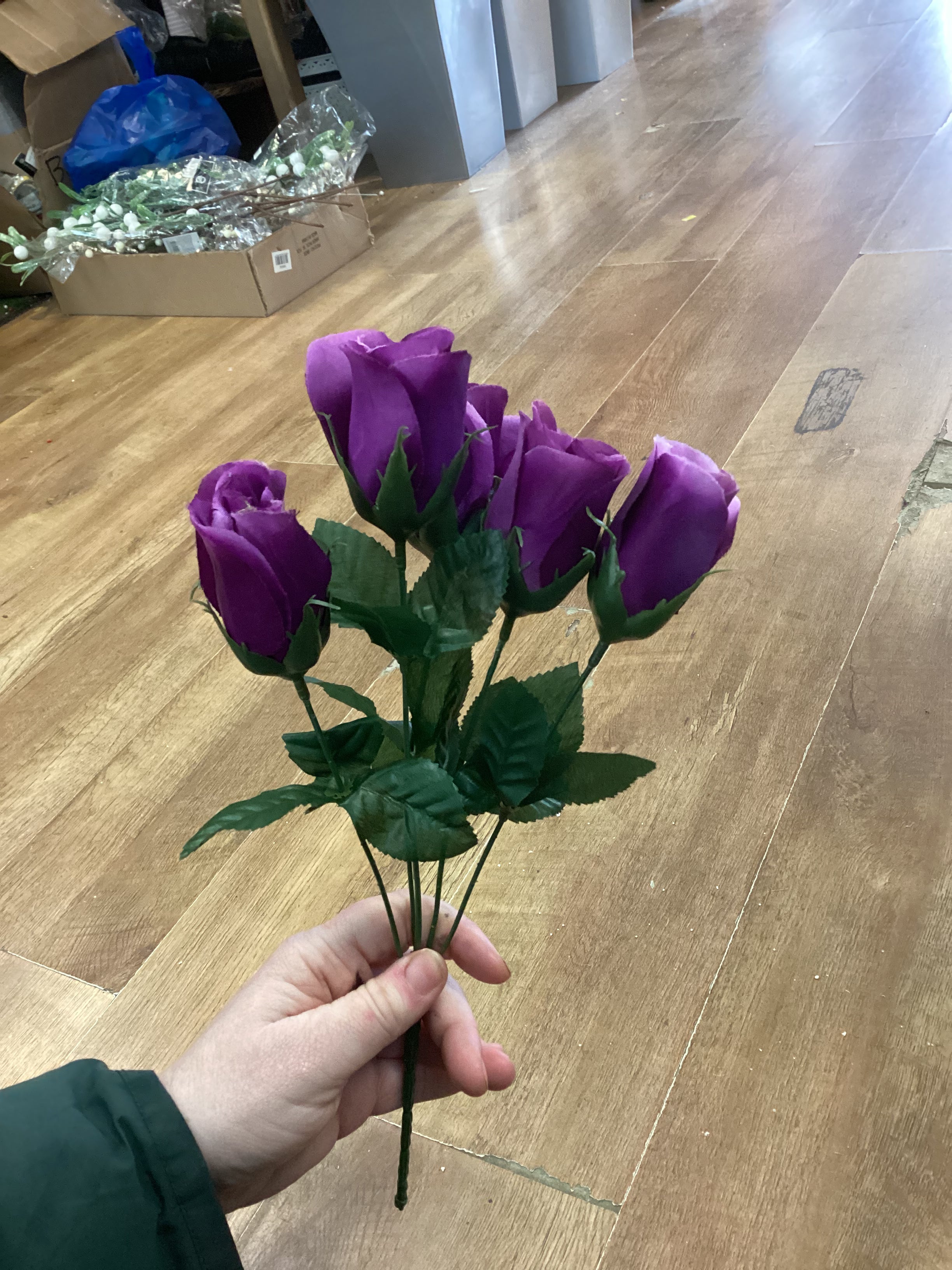 Closed rose bunch - 3 colours available