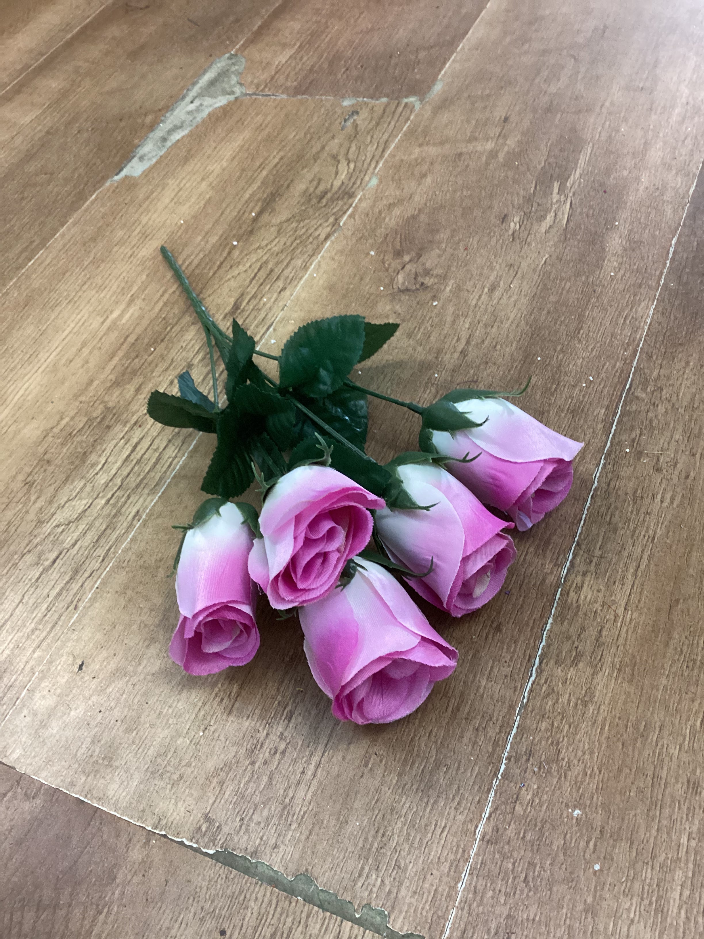 Closed rose bunch - 3 colours available