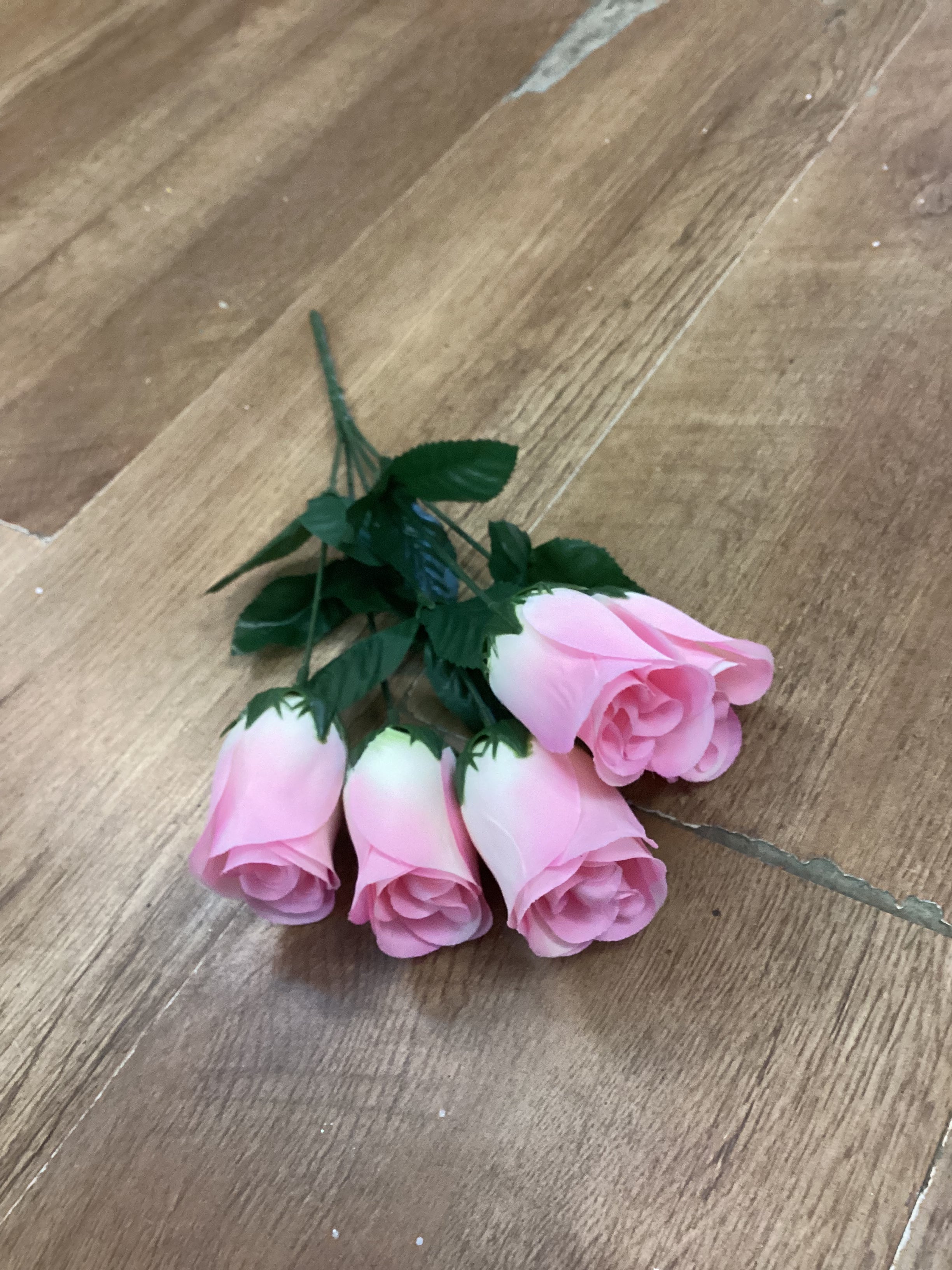 Closed rose bunch - 3 colours available