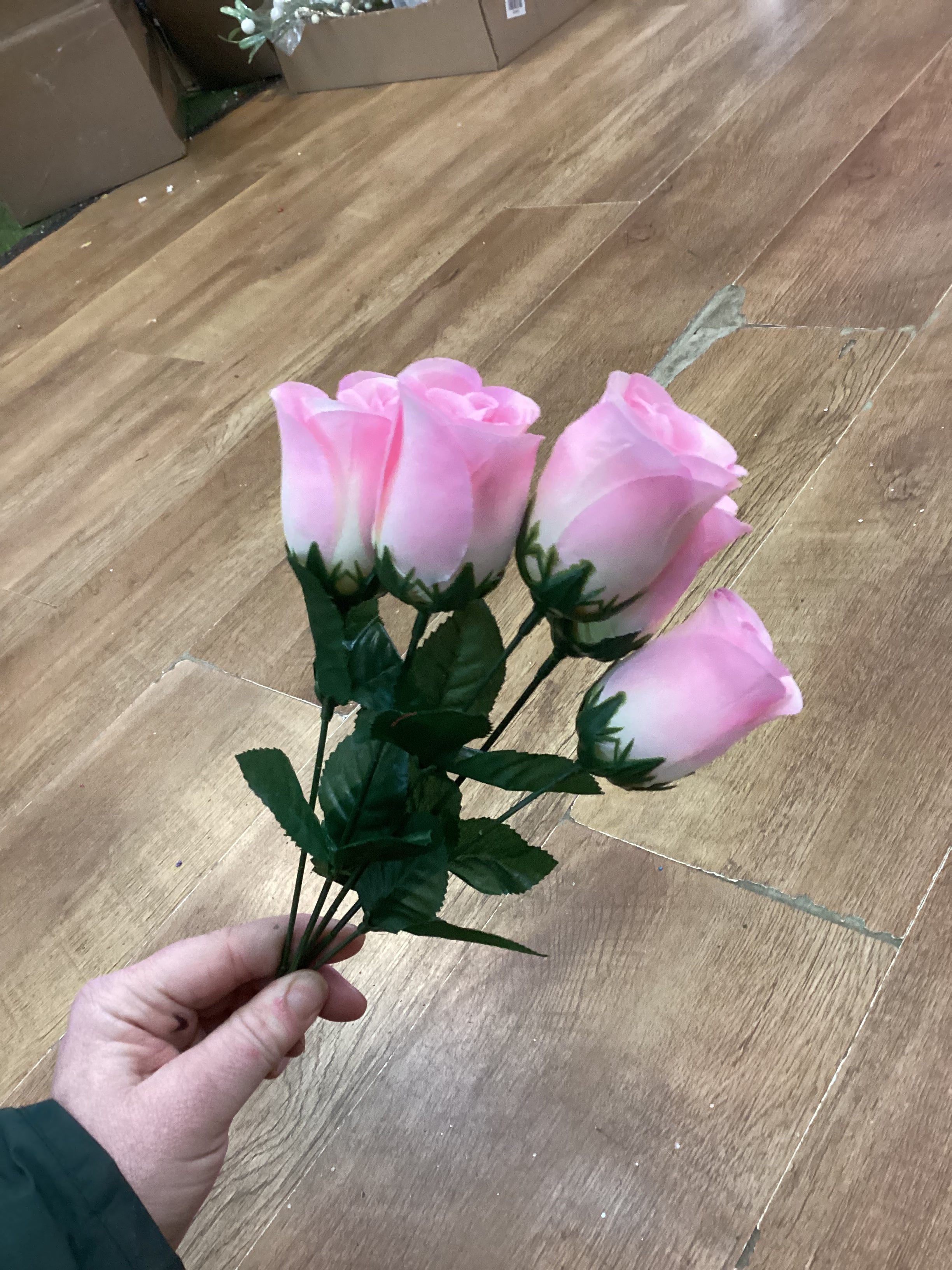 Closed rose bunch - 3 colours available