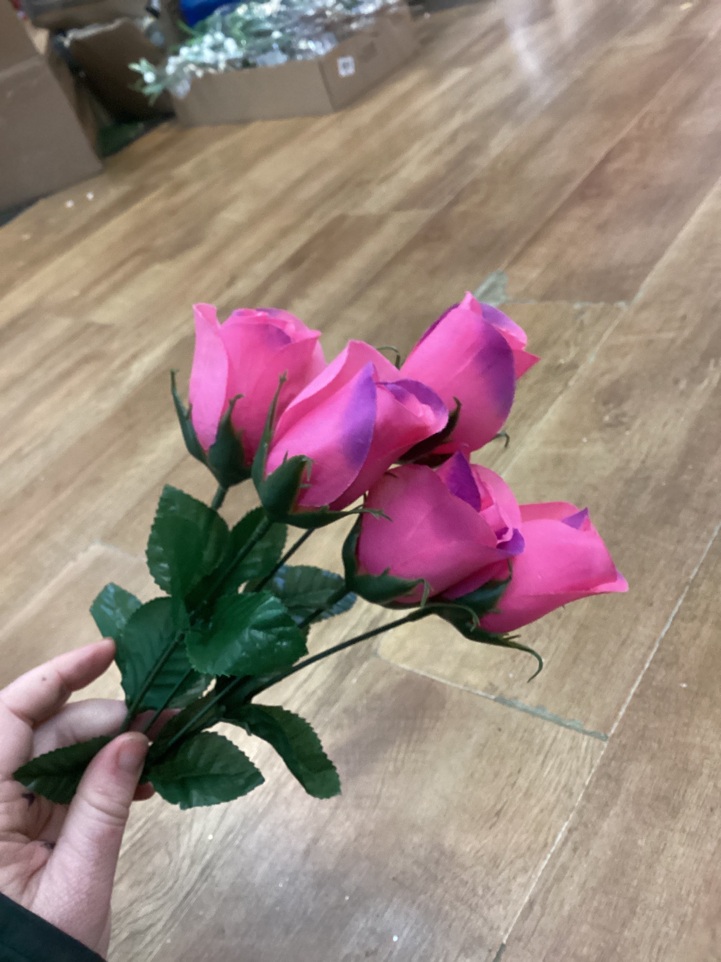 Closed rose bunch - 3 colours available