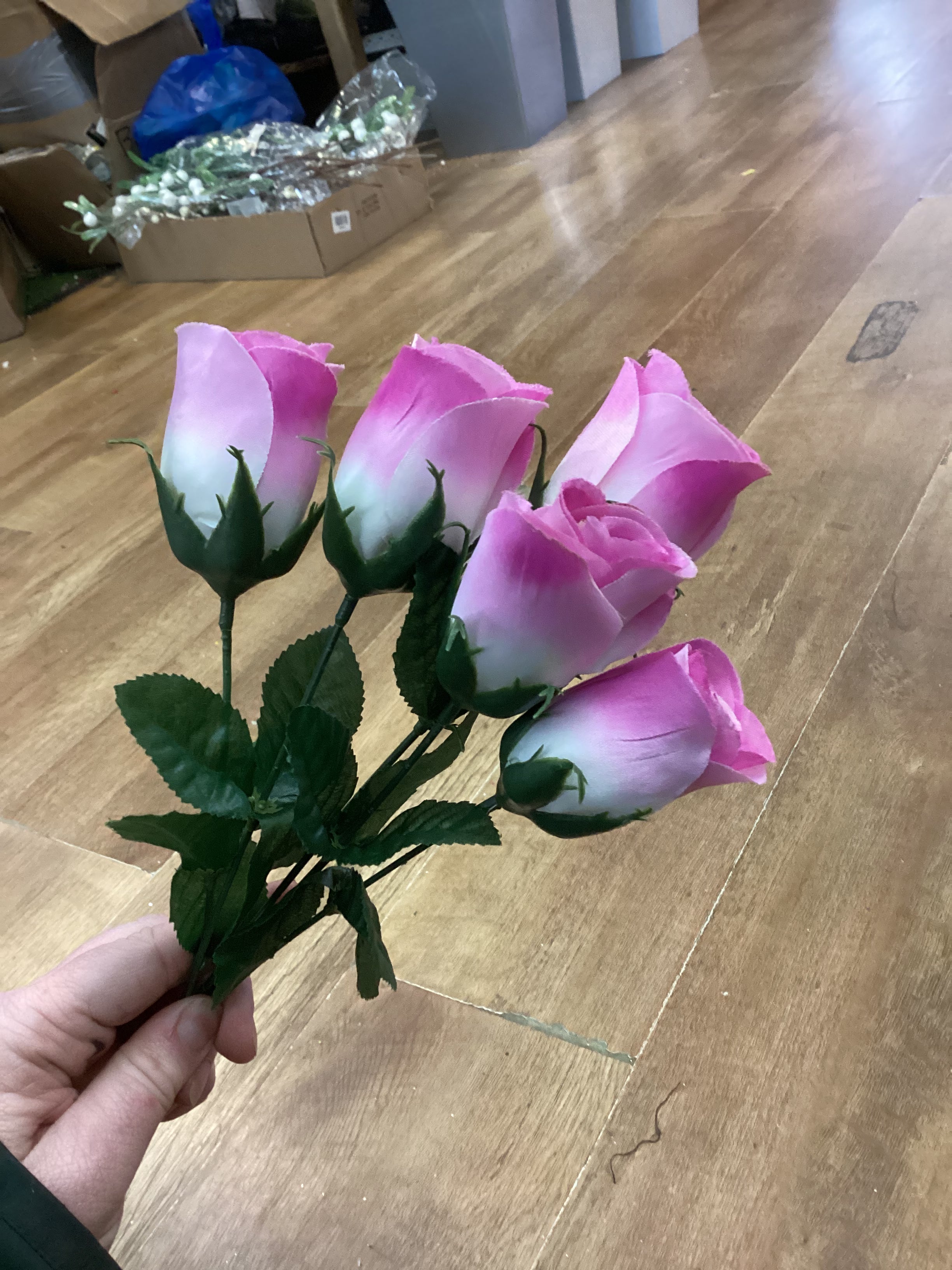 Closed rose bunch - 3 colours available