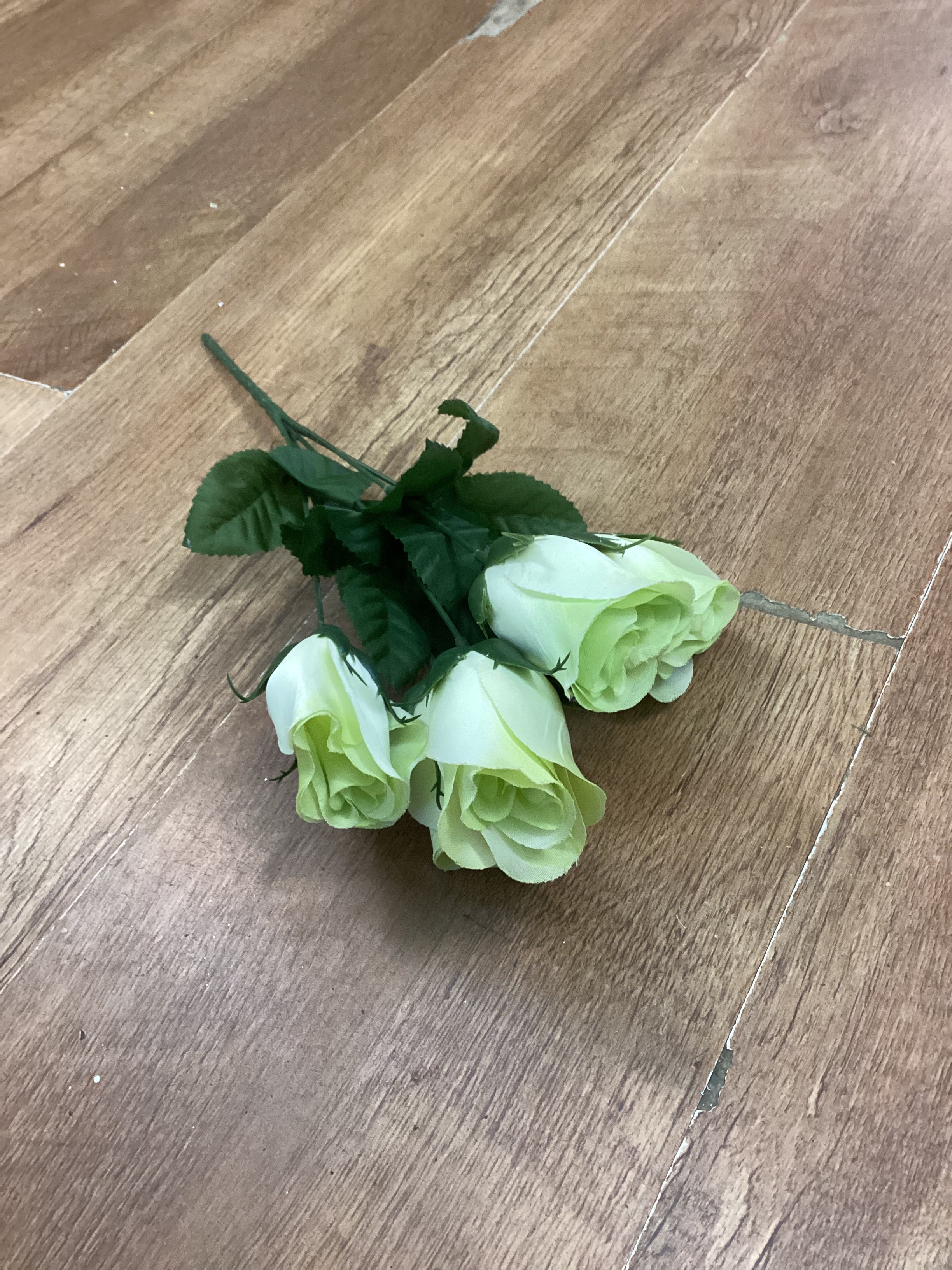 Closed rose bunch - 3 colours available