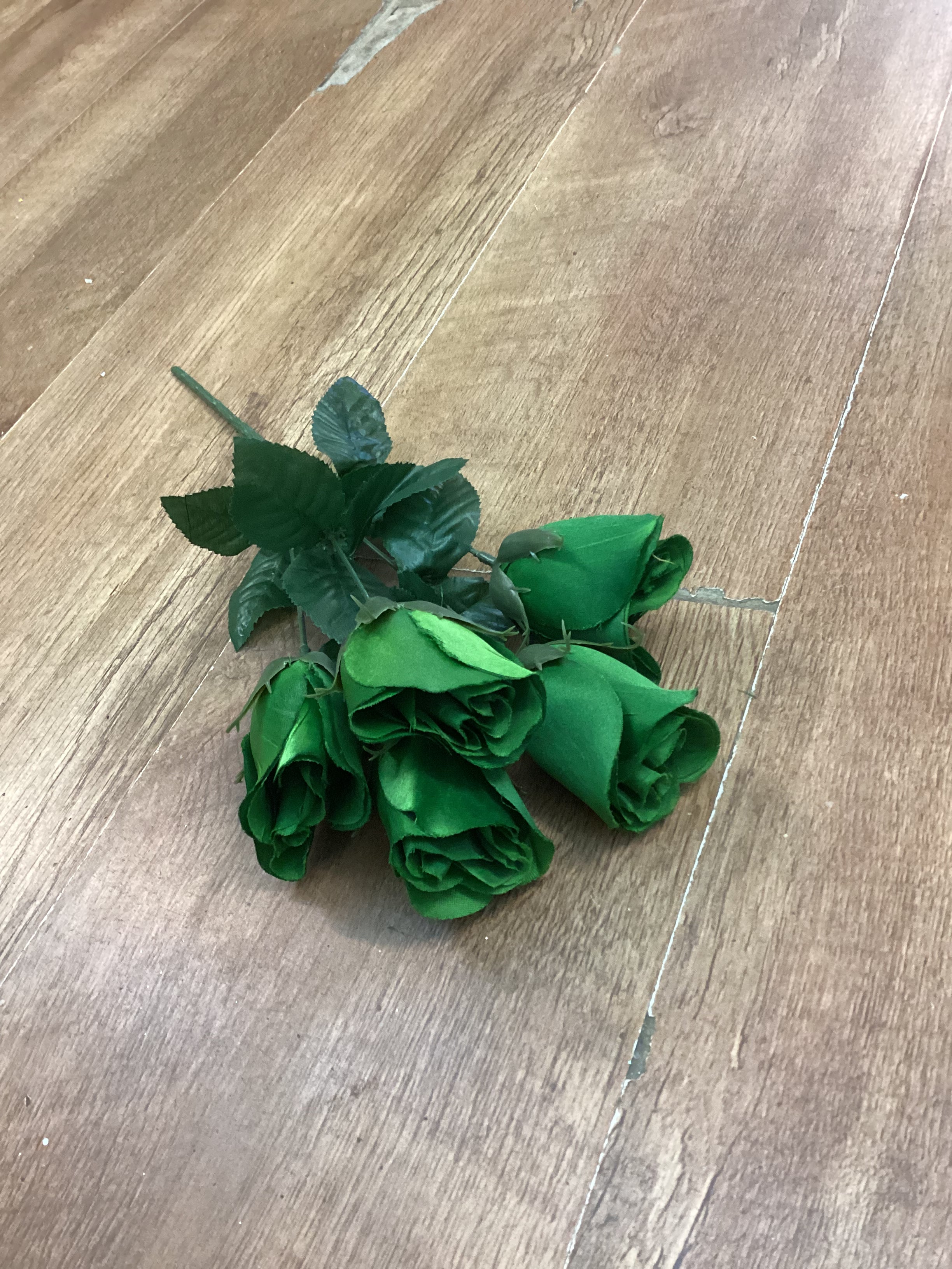 Closed rose bunch - 3 colours available