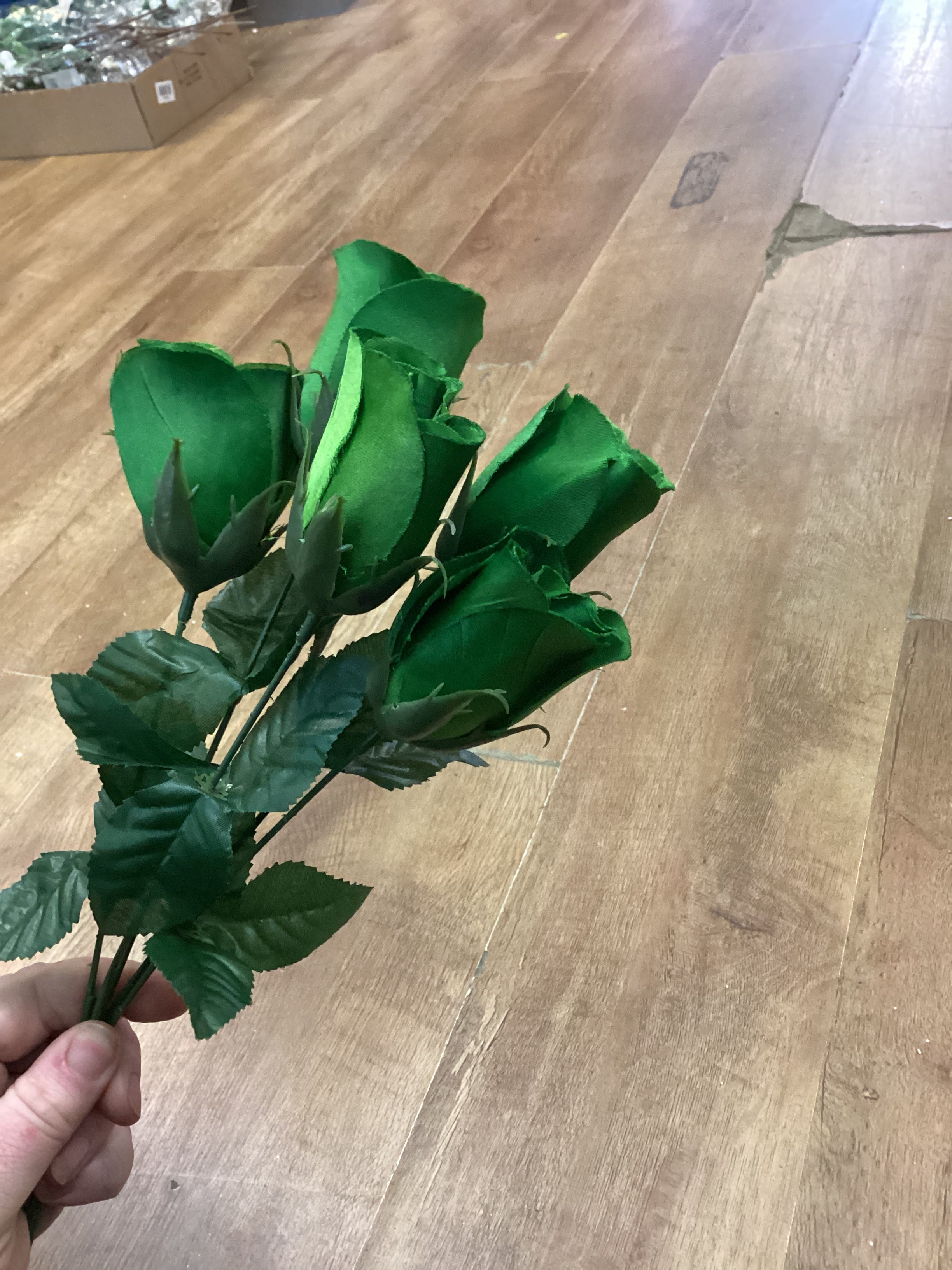 Closed rose bunch - 3 colours available