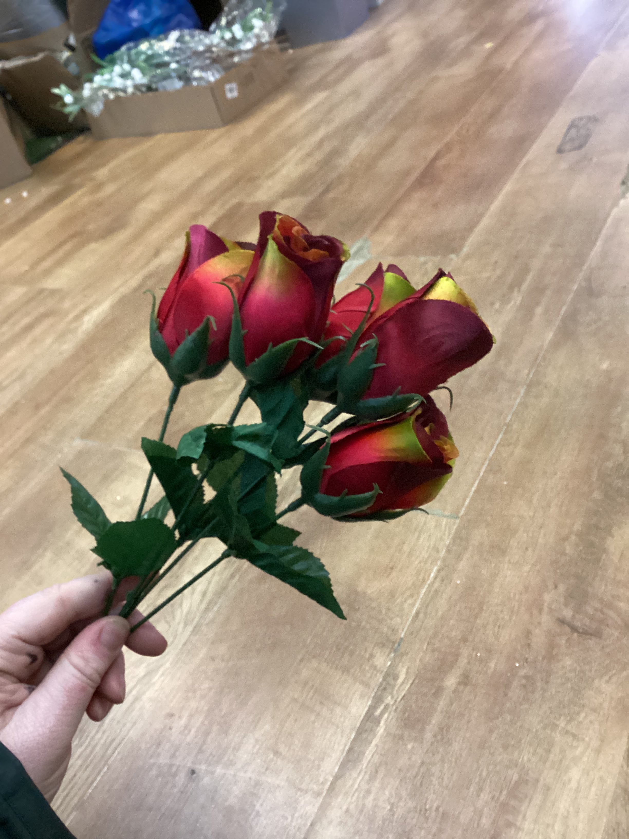 Closed rose bunch - 3 colours available