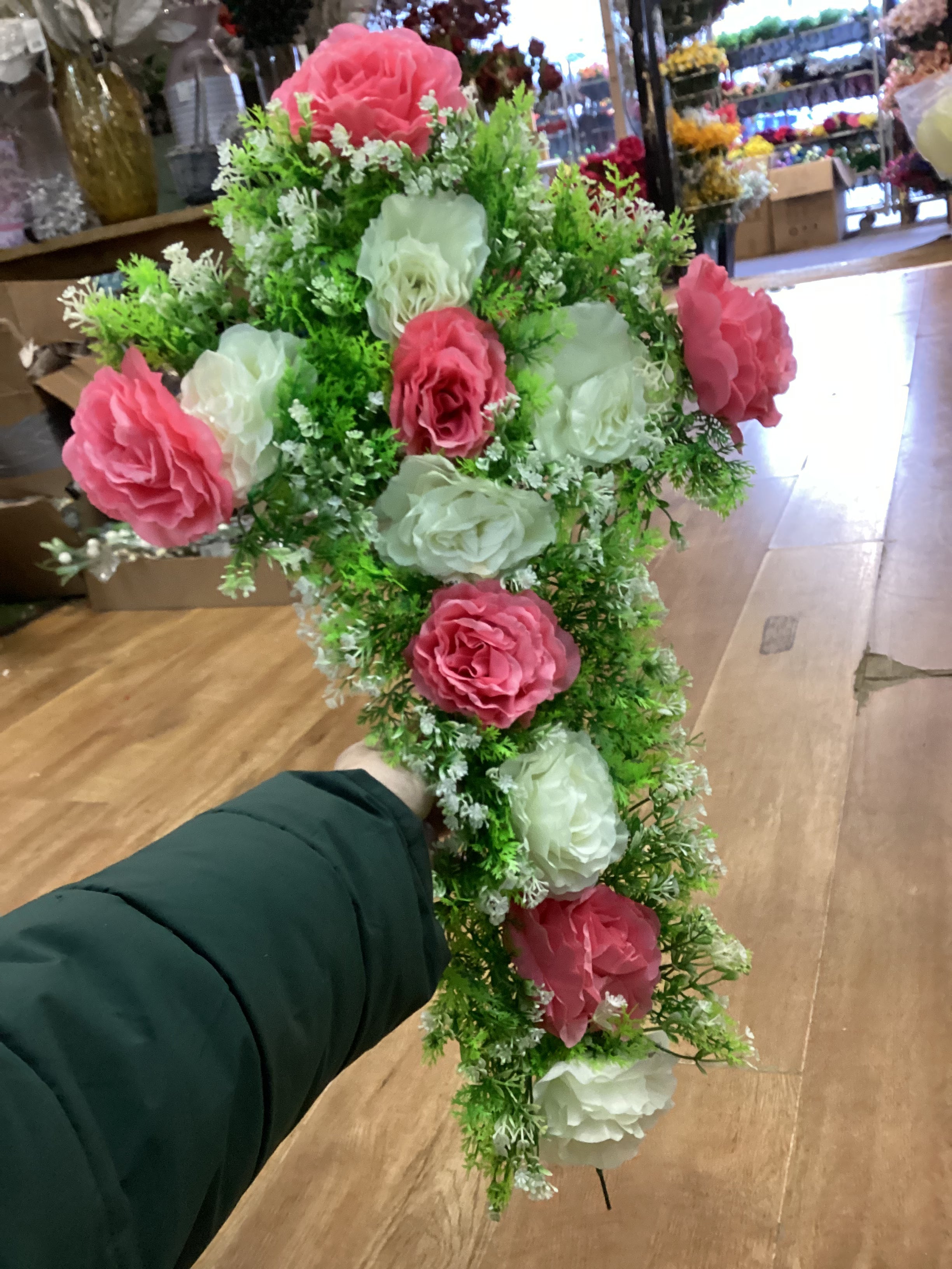 70x40cm pink and ivory rose cross