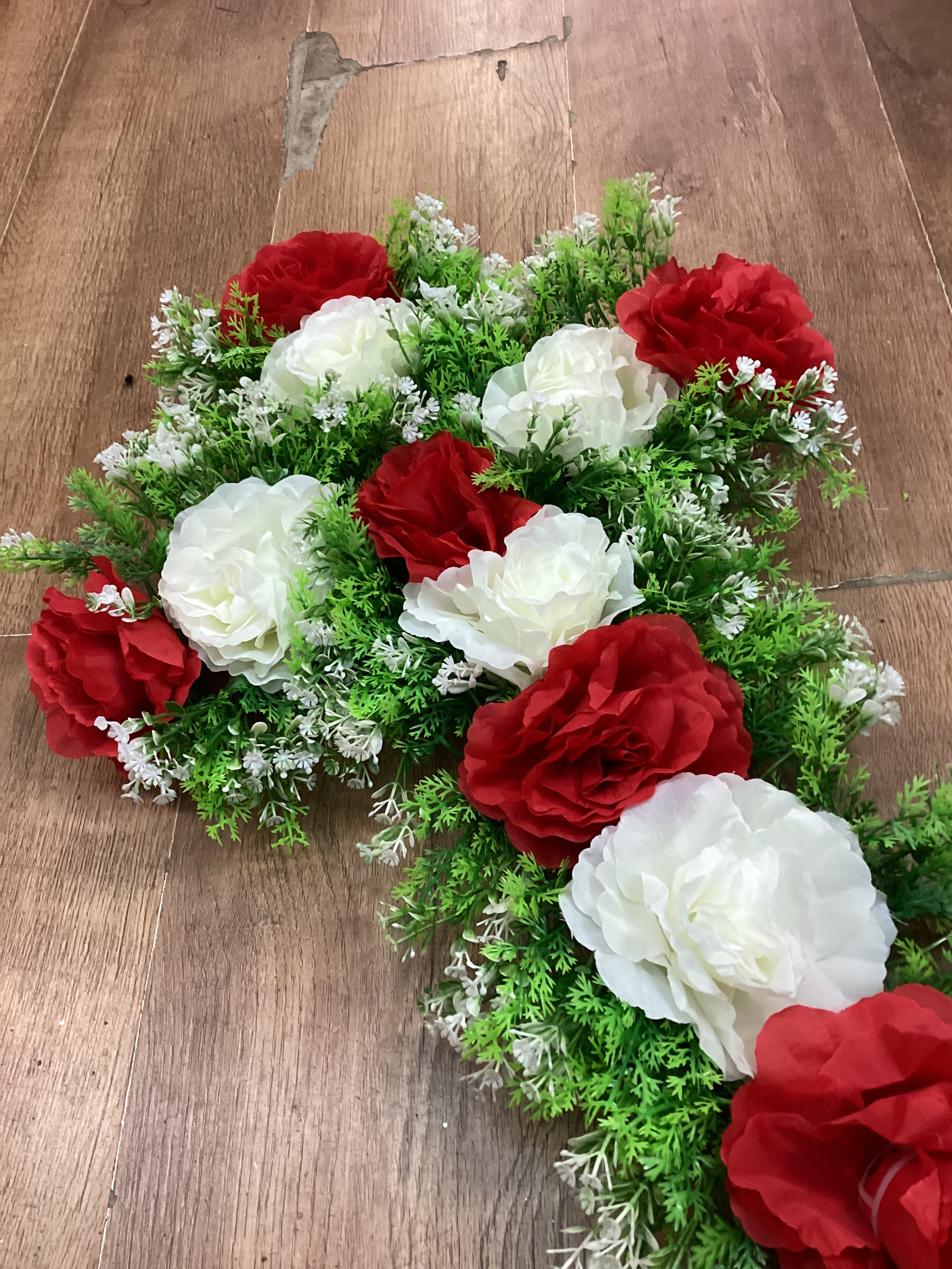 70x40cm red and ivory rose cross