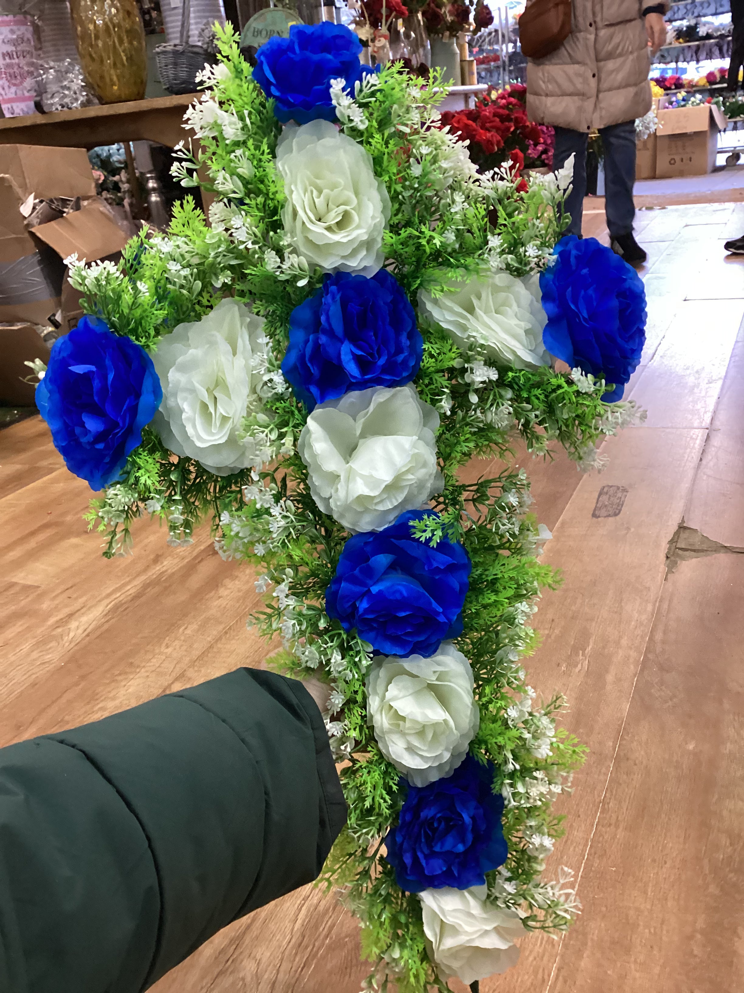 70x40cm blue and ivory rose cross