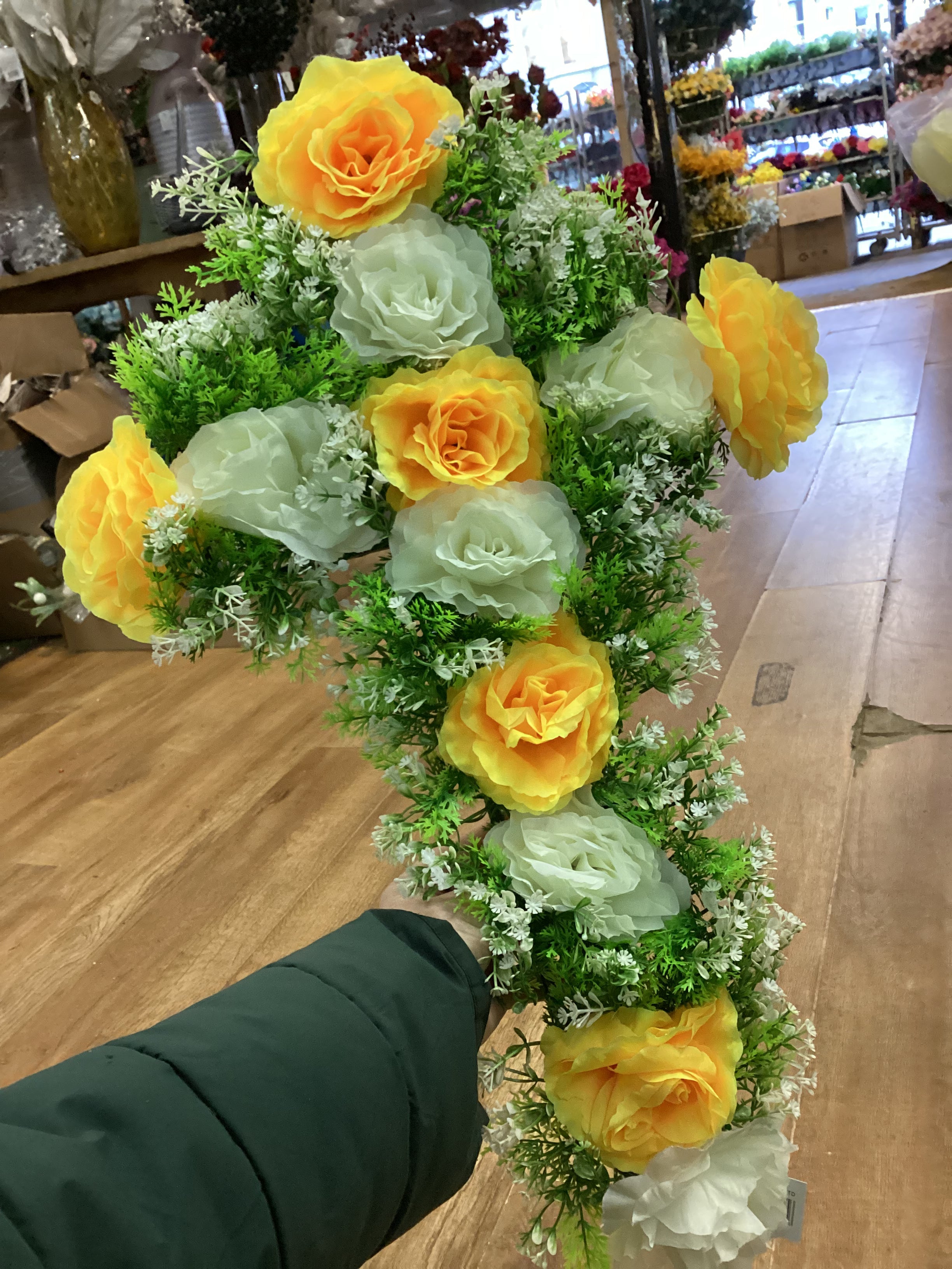 70x40cm yellow and ivory rose cross