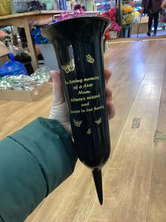 A dear mum glossy black and gold grave spike