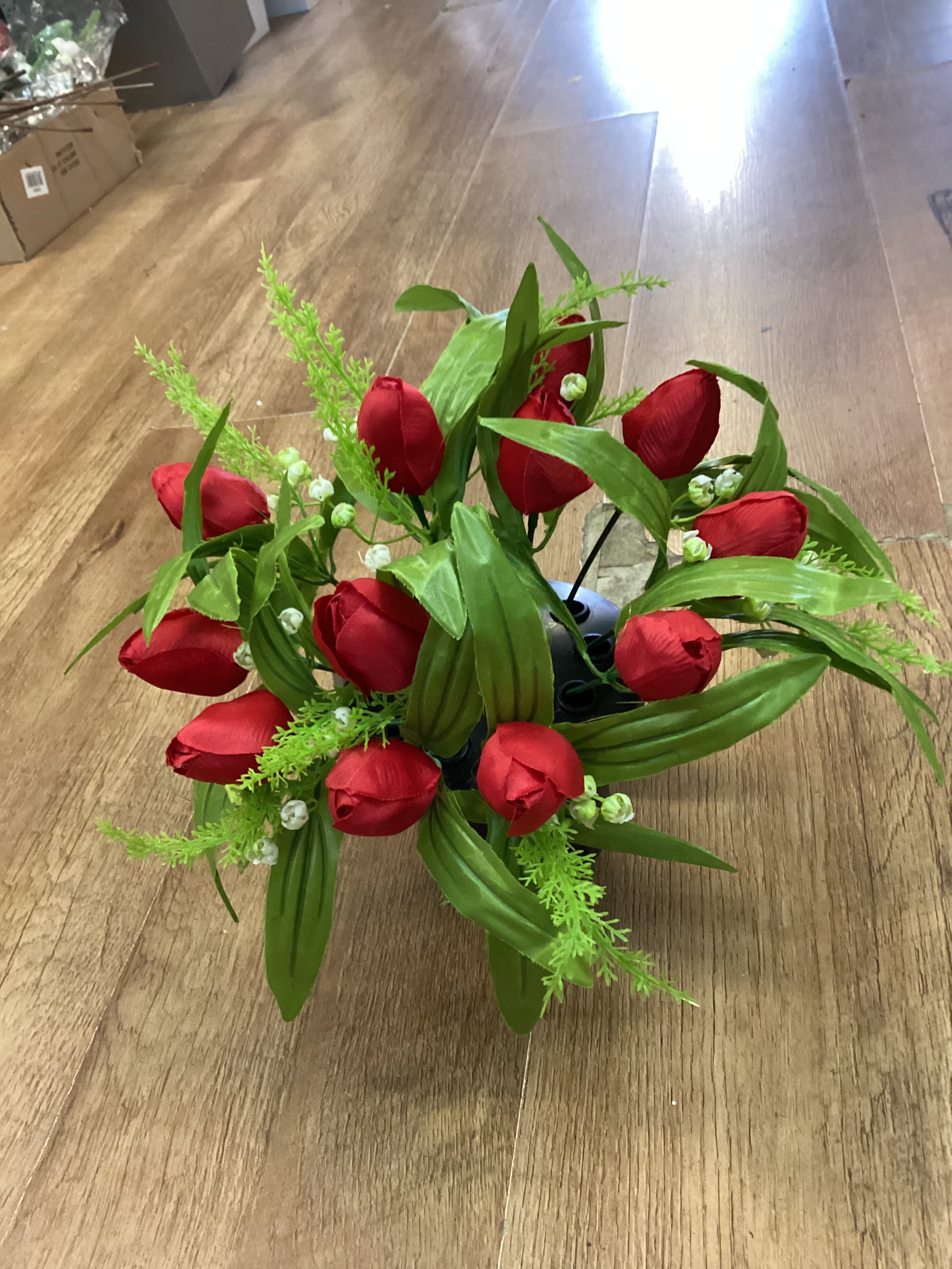 Red tulip gravepot