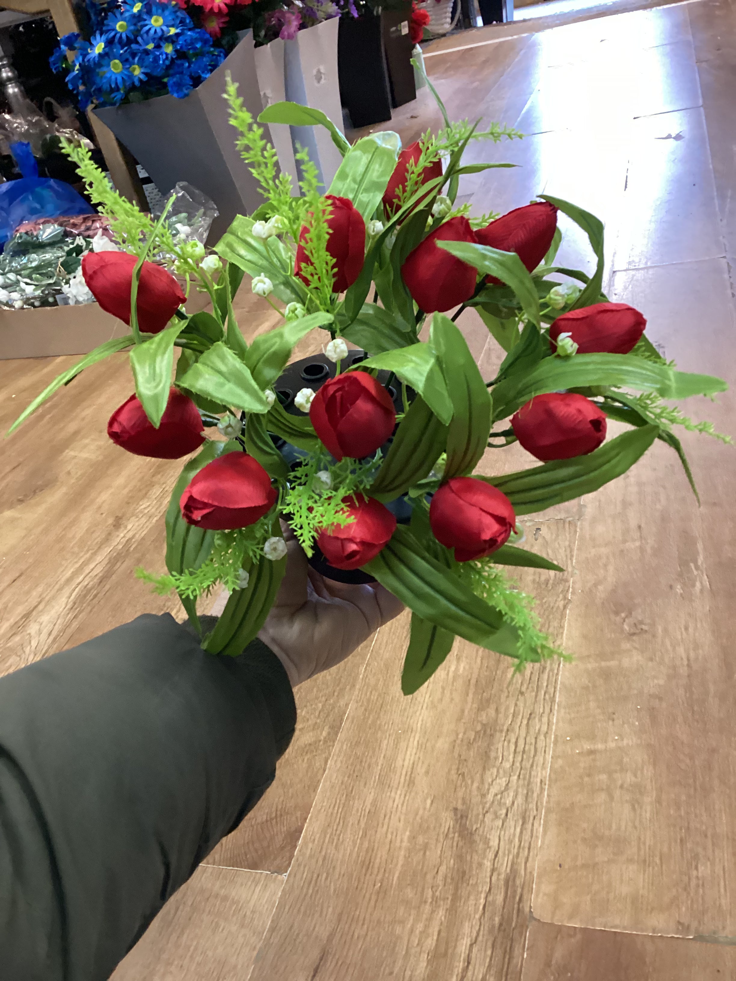 Red tulip gravepot