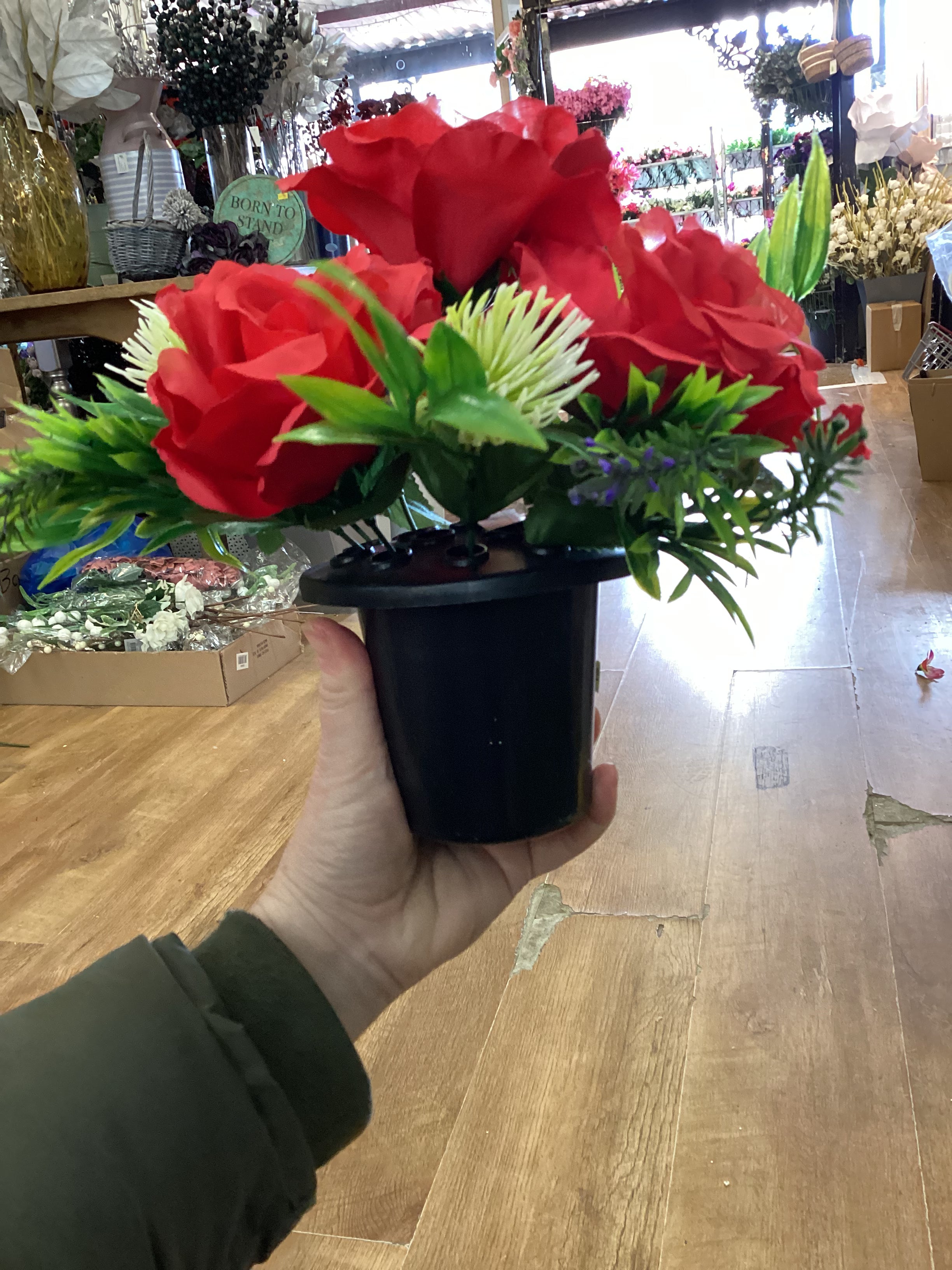Red rose and allium gravepot