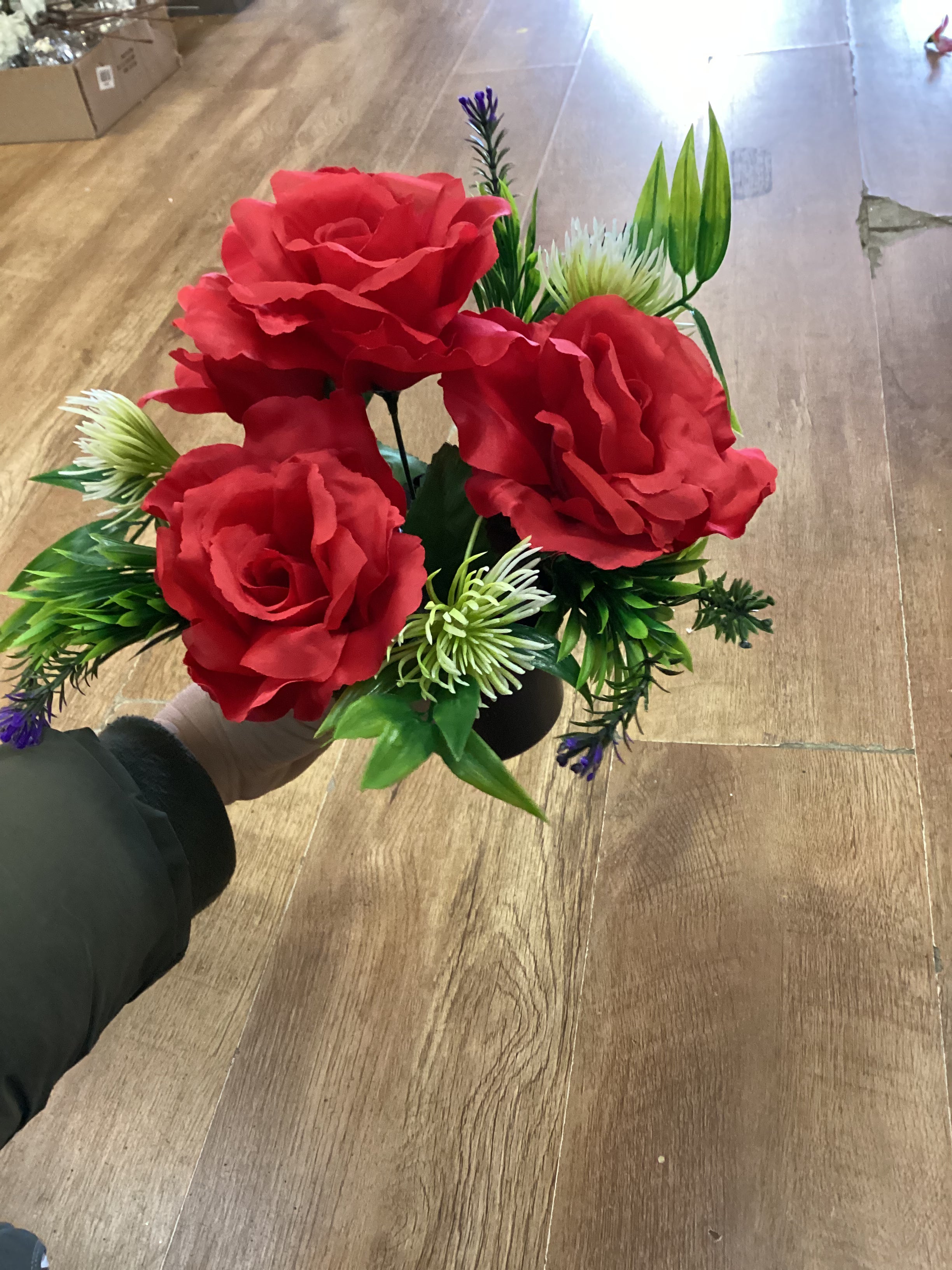Red rose and allium gravepot