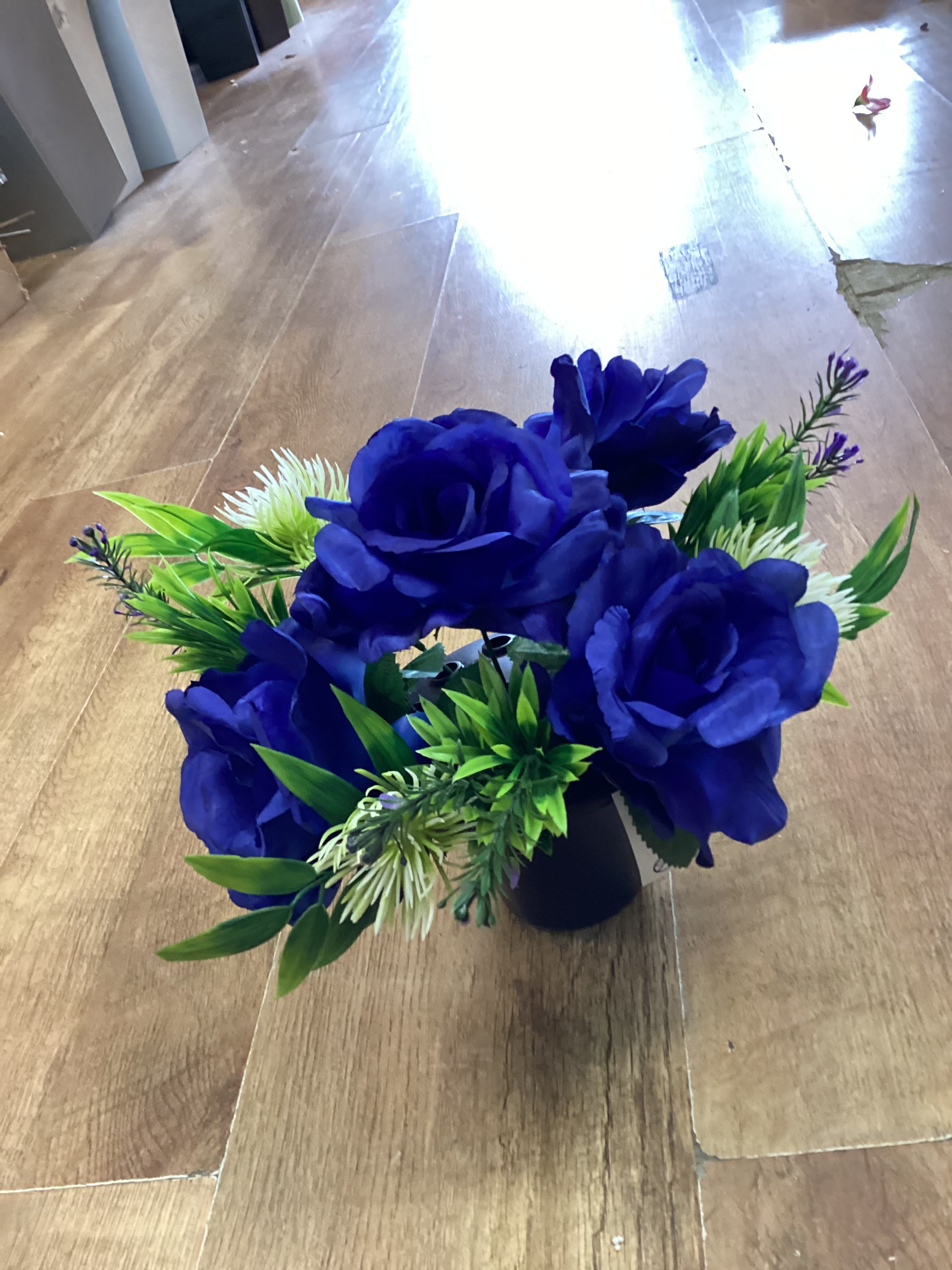 Blue rose and allium gravepot
