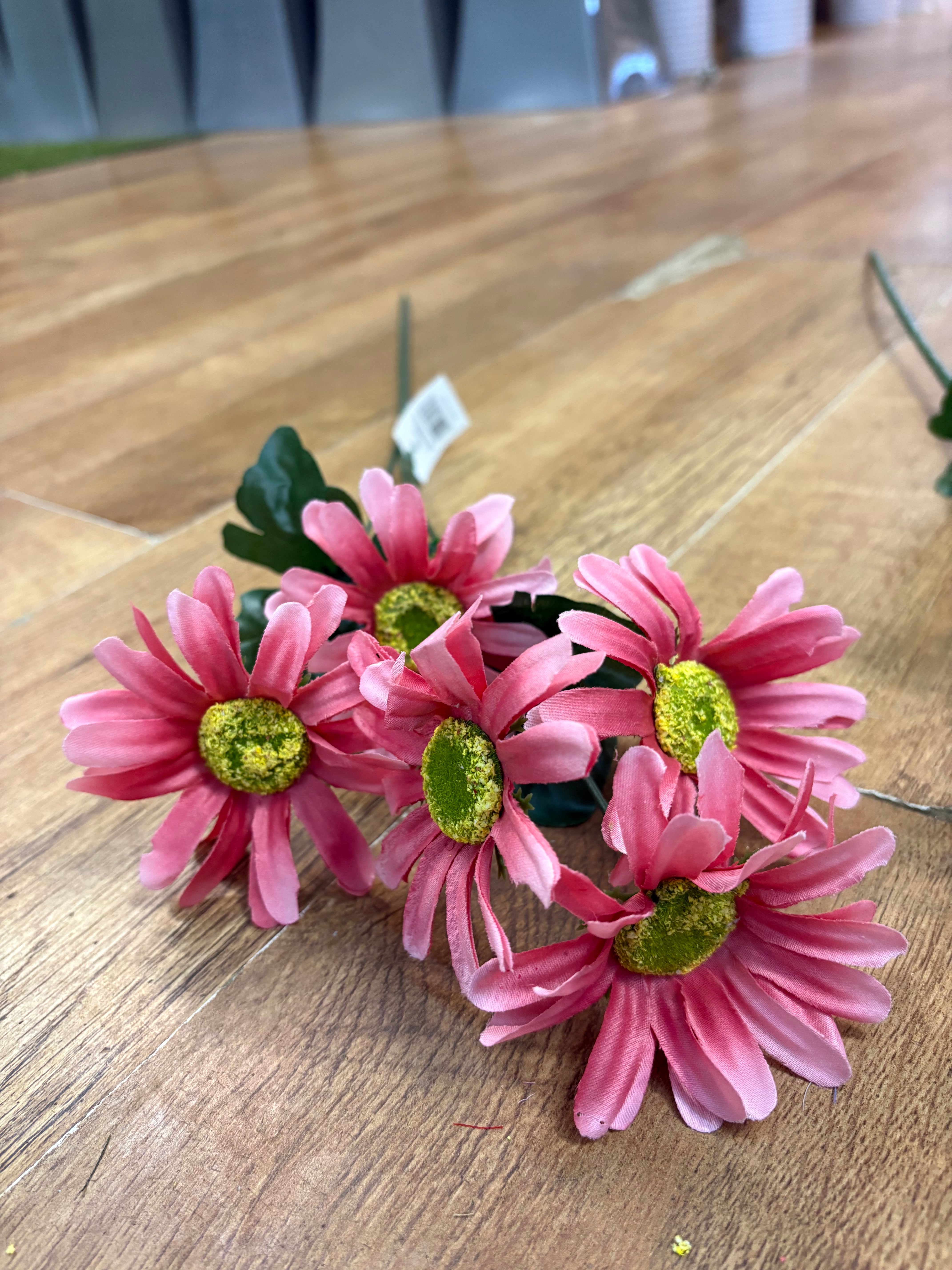 Long stem gerbera spray - 2 colours available
