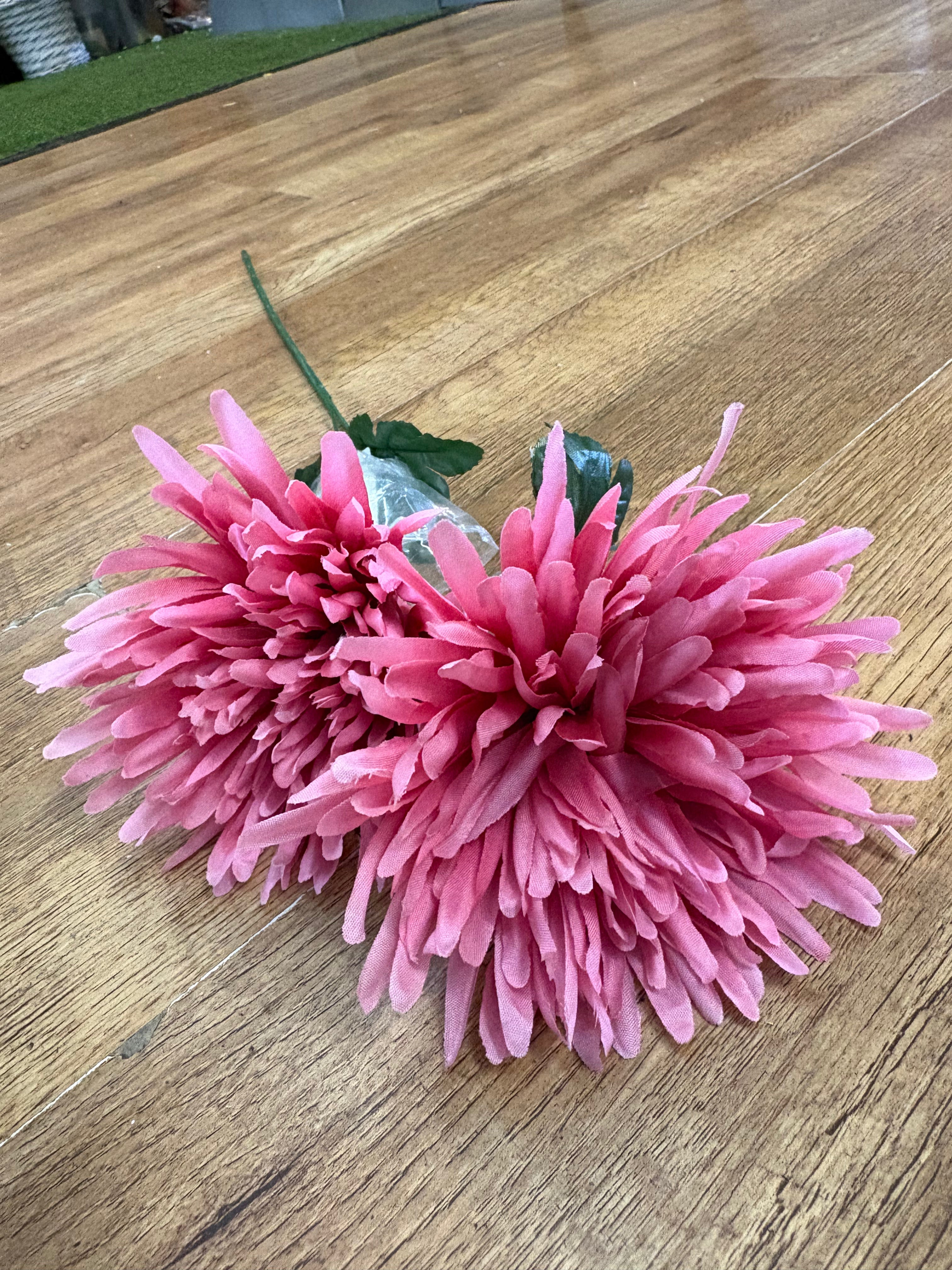 Long stem spiky mum - 2 colours available