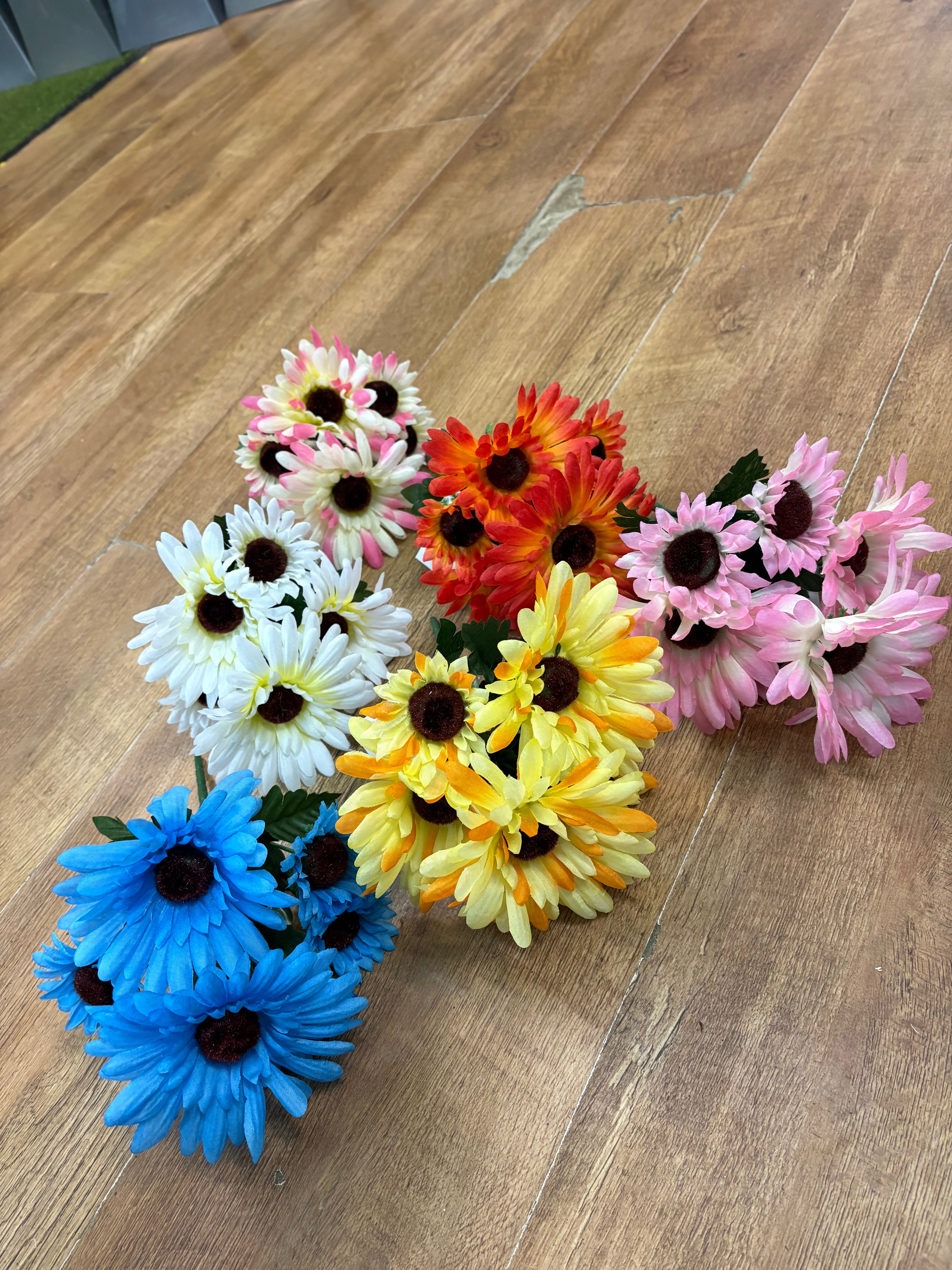 Mixed size gerbera bunch - 6 colours available